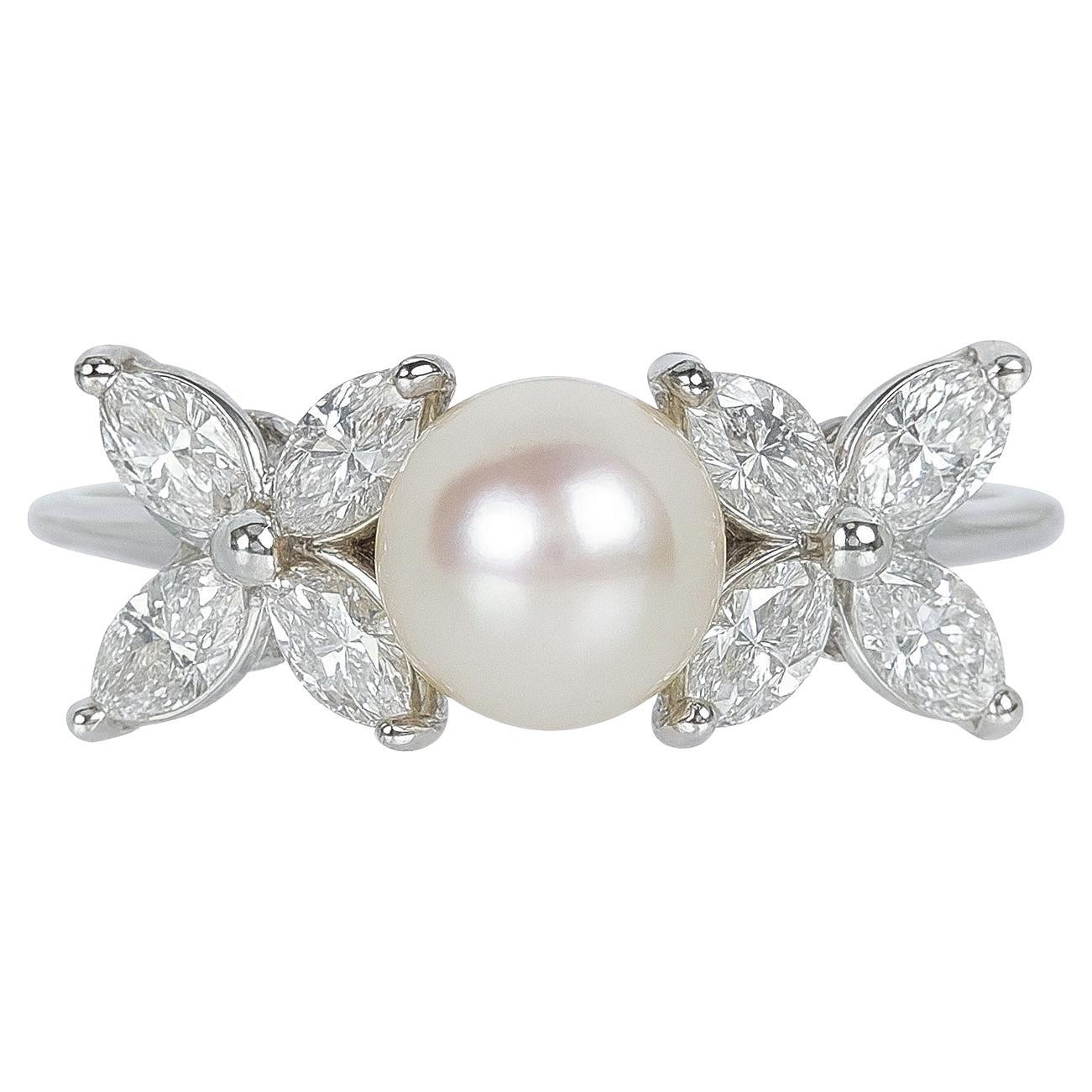 Tiffany 
Co. Anello Victoria in platino con perle Akoya e diamanti marquise in vendita