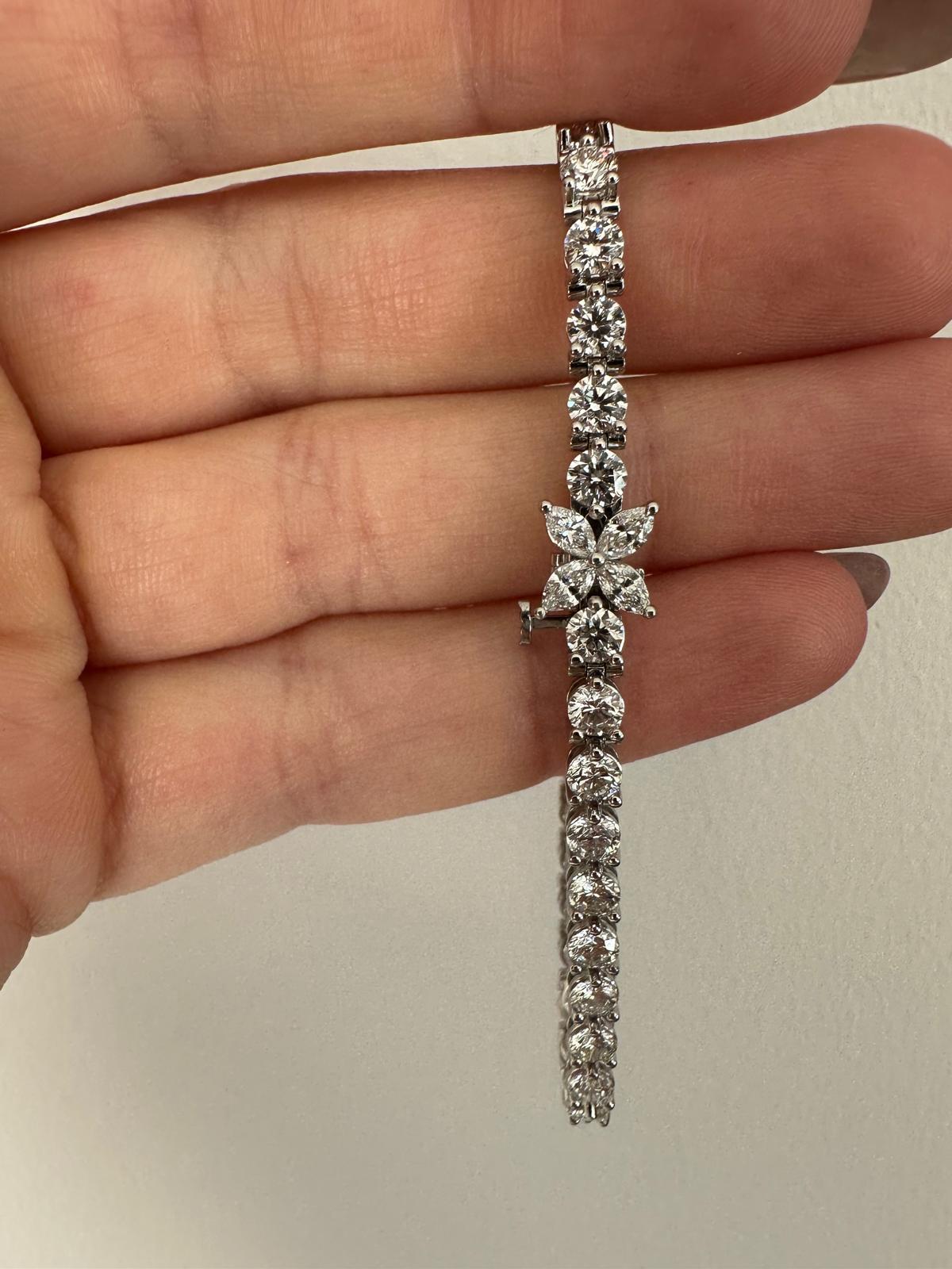 Tiffany Co Victoria Platinum Diamond Bracelet 7 inch In Excellent Condition For Sale In New York, NY