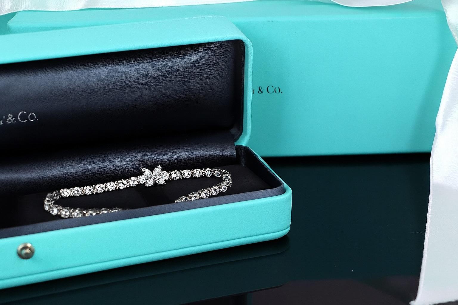 Tiffany & Co. Pulsera Victoria Platino Diamante Redondo Marquesa en Excelente estado para la venta en Chicago, IL