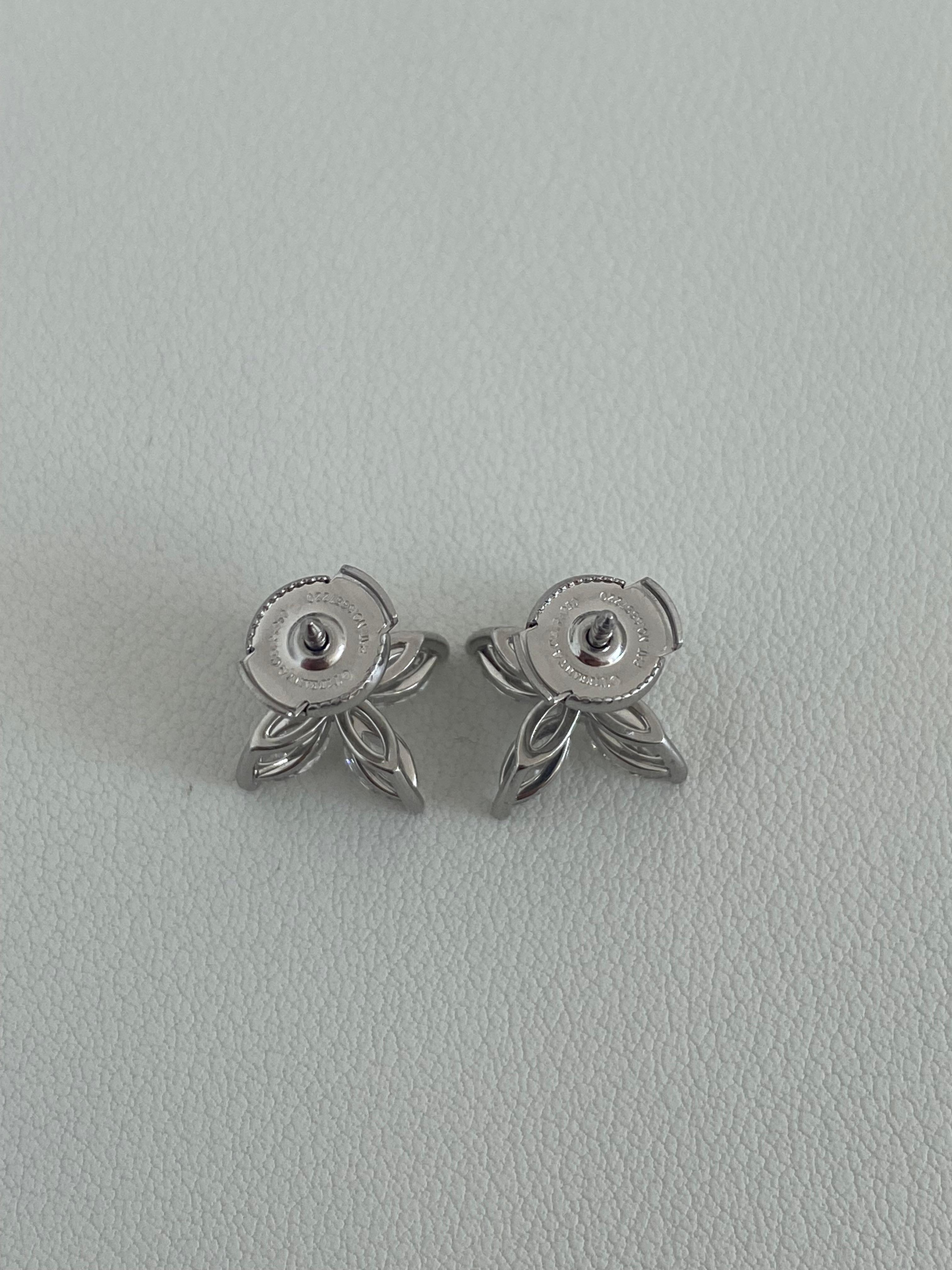 Tiffany Co Victoria platinum with diamonds mini studs earrings  In Excellent Condition For Sale In New York, NY