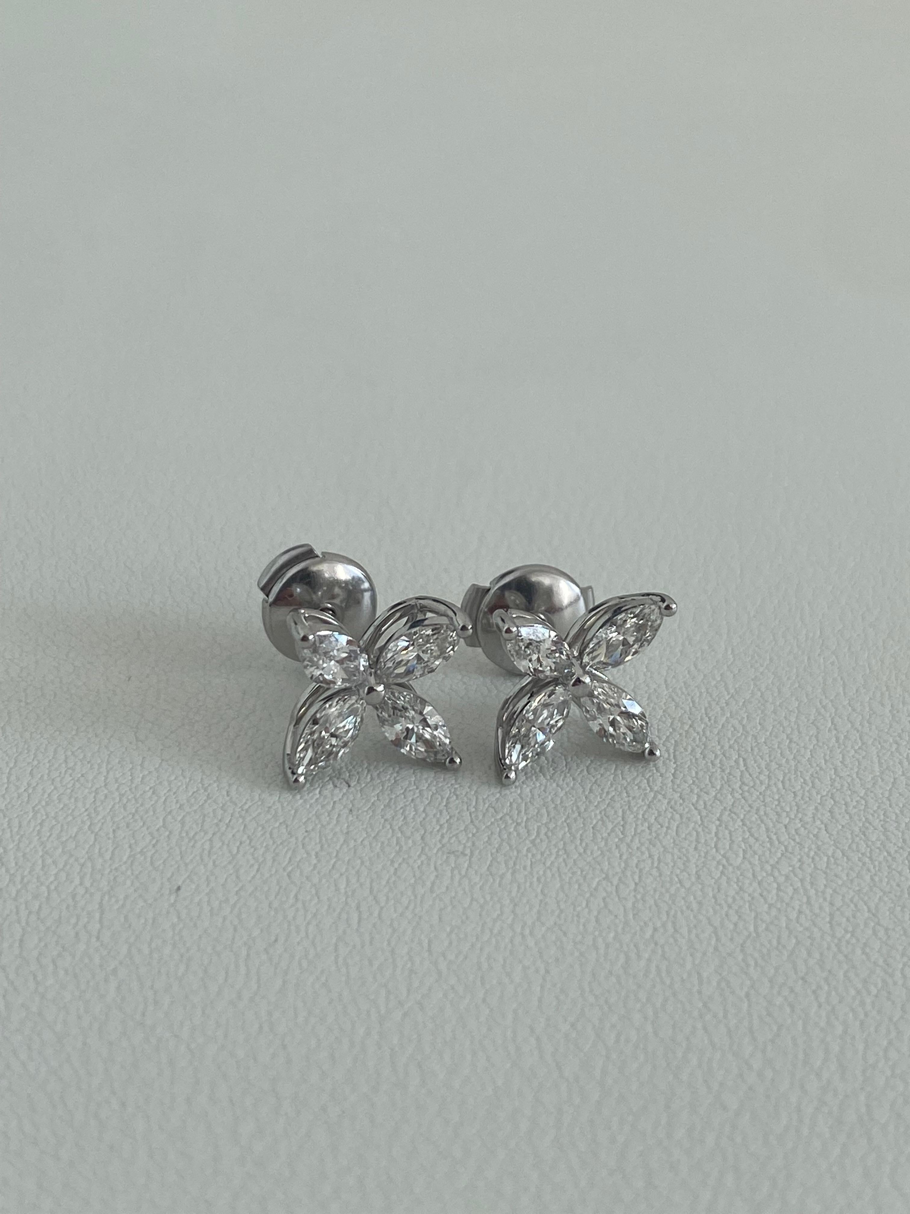 Tiffany & Co Victoria boucles d'oreilles miniatures en platine avec diamants  Unisexe en vente