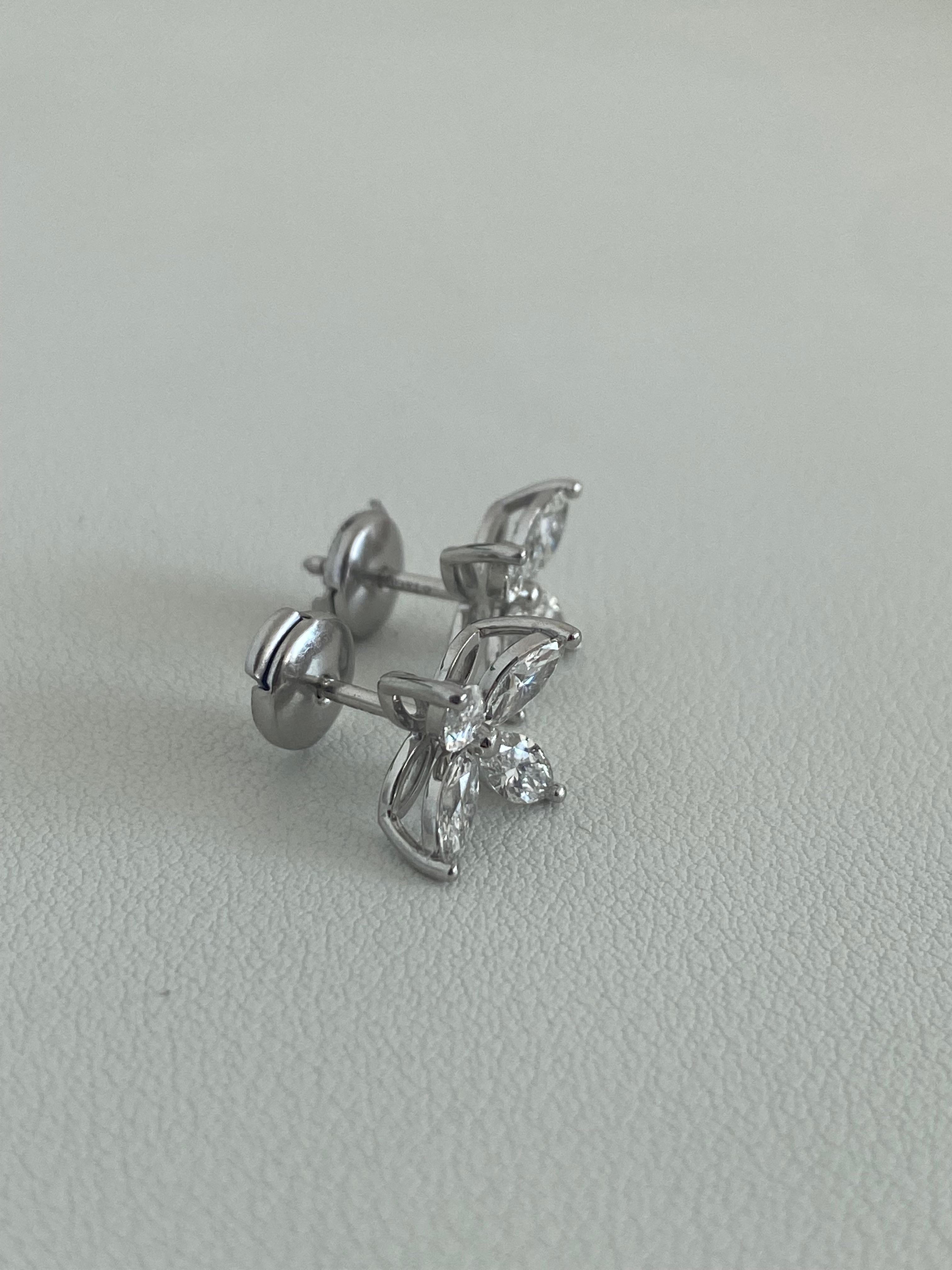 Tiffany & Co Victoria boucles d'oreilles miniatures en platine avec diamants  en vente 1