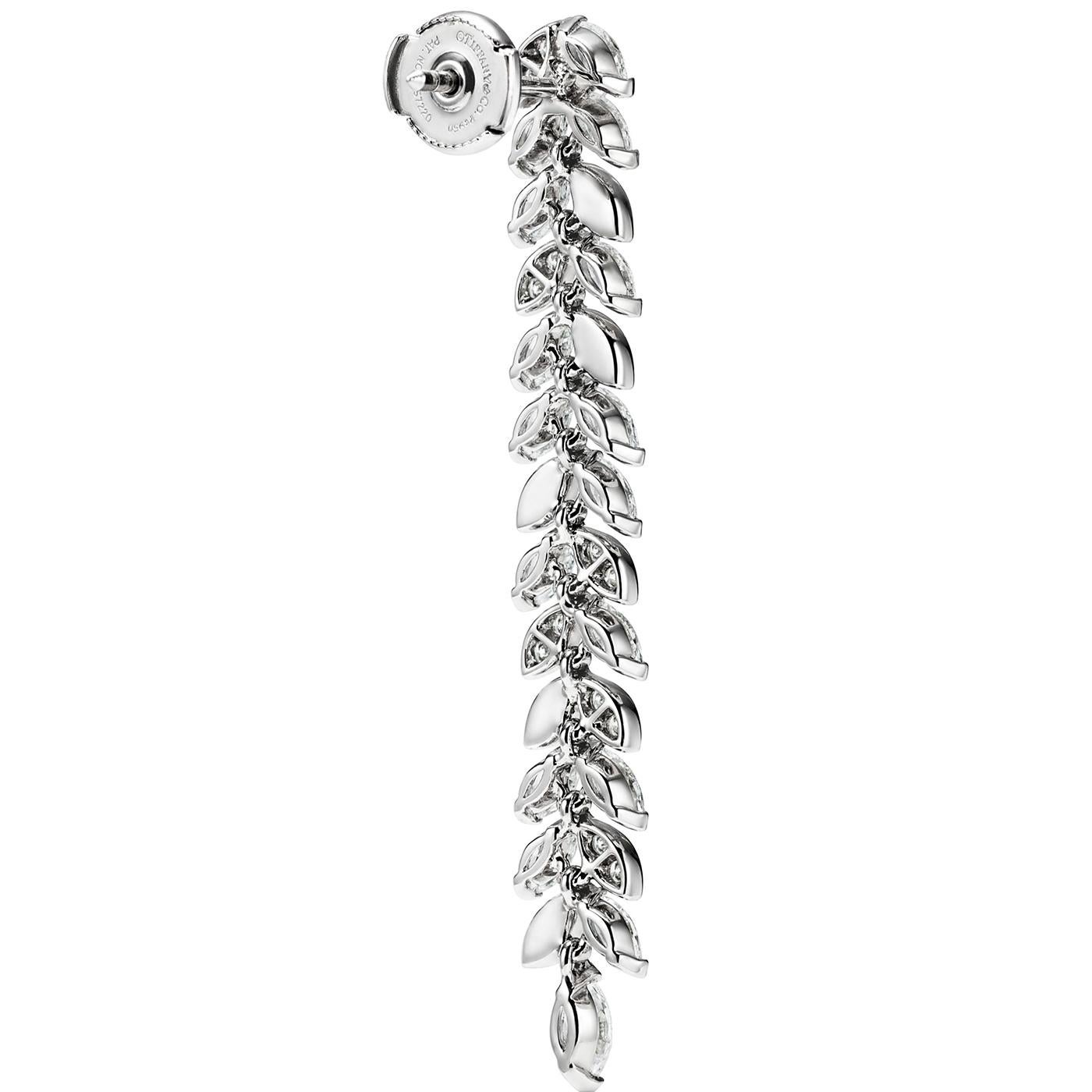 Moderniste Tiffany & Co. Pendants d'oreilles Victoria en platine avec diamants ronds et marquises en forme de vigne en vente