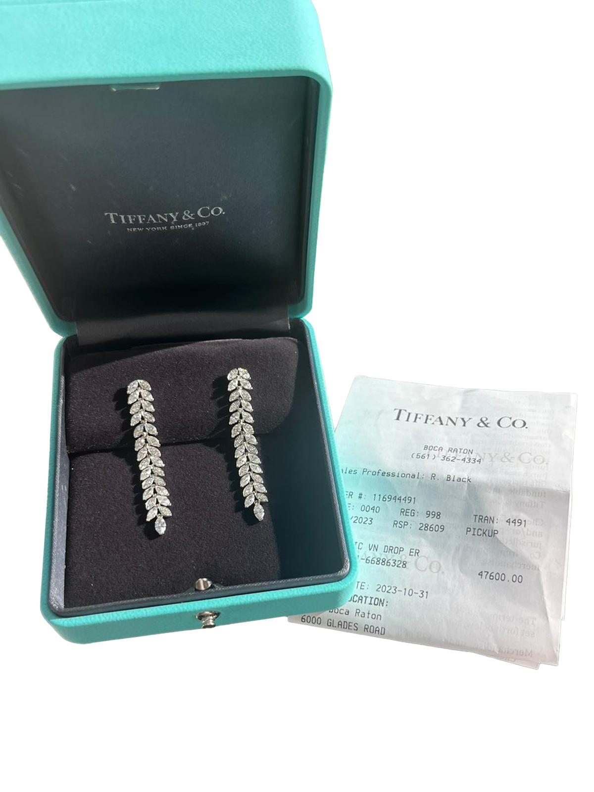 Tiffany & Co. Pendants d'oreilles Victoria en platine avec diamants ronds et marquises en forme de vigne Neuf - En vente à Aventura, FL