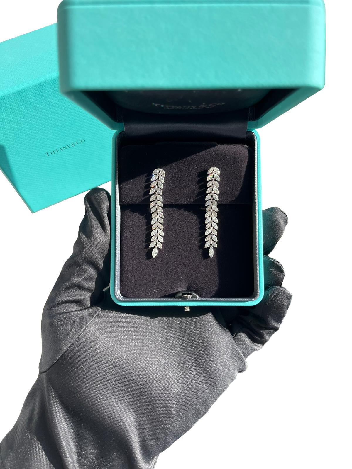 Tiffany & Co. Pendants d'oreilles Victoria en platine avec diamants ronds et marquises en forme de vigne en vente 1