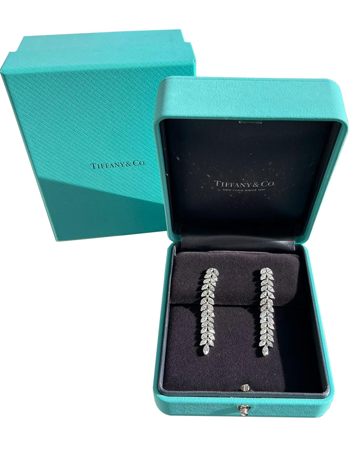 Tiffany & Co. Pendants d'oreilles Victoria en platine avec diamants ronds et marquises en forme de vigne en vente 2