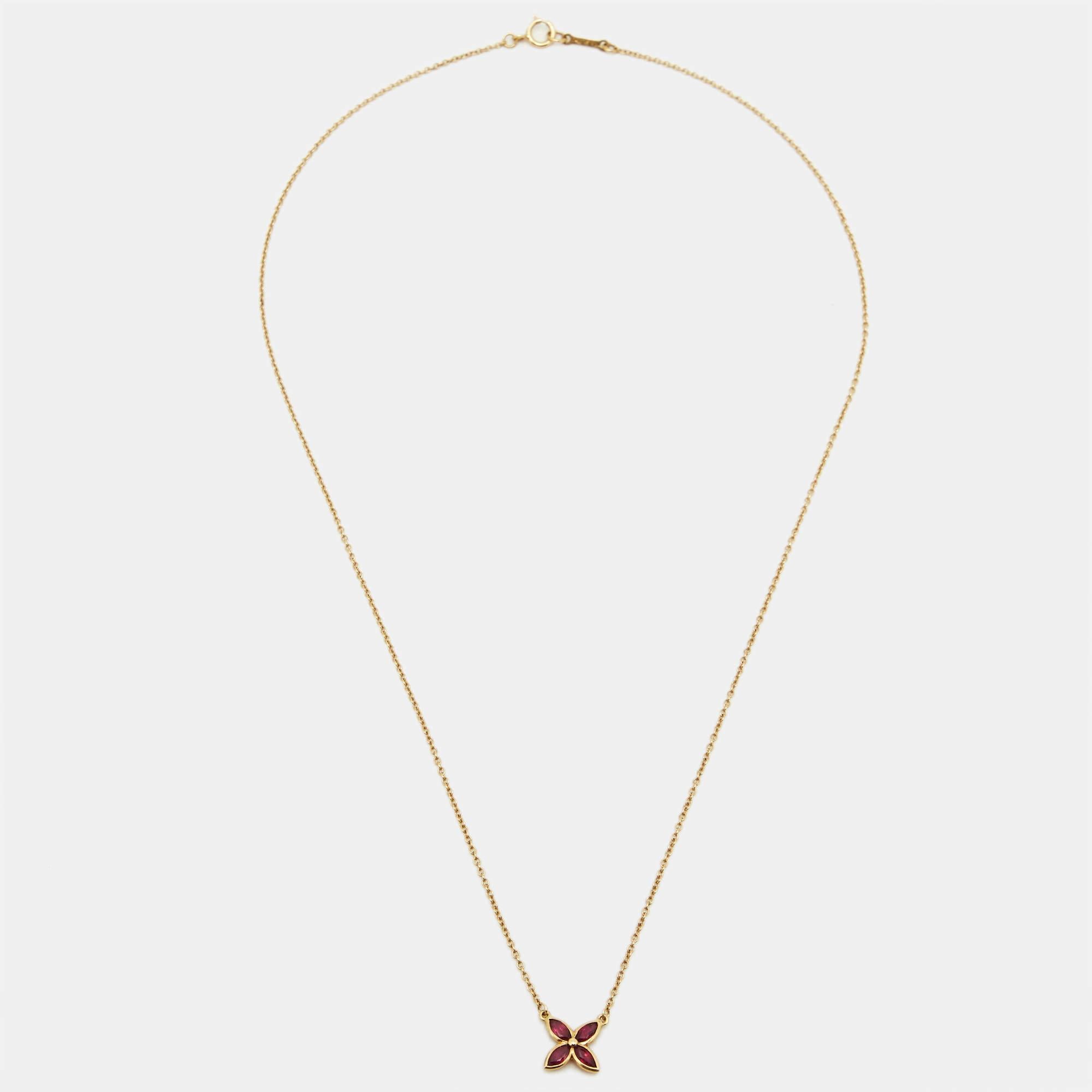 The Tiffany & Co. Victoria necklace is a stunning piece of jewelry that exudes elegance. Crafted from luxurious 18k yellow gold, the necklace features a series of meticulously cut rubies set in a delicate pattern, reminiscent of a timeless and regal