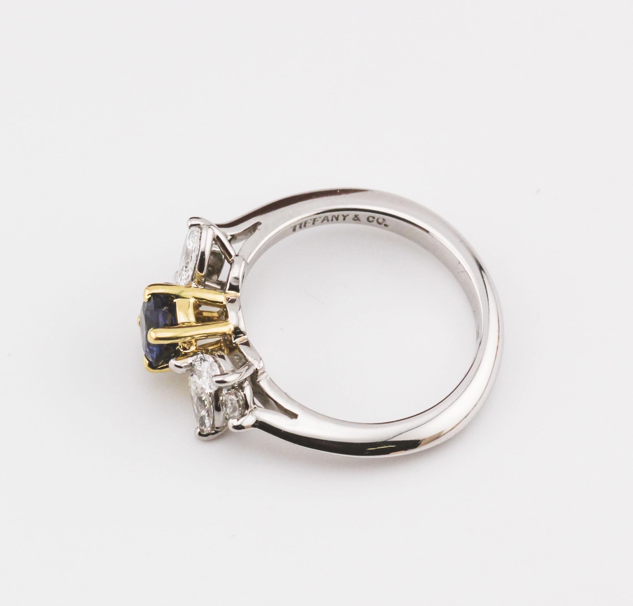 Tiffany & Co. Victoria Saphir Diamant 18k Gold Platin Ring Größe 4,5 im Zustand „Gut“ in Simpsonville, SC