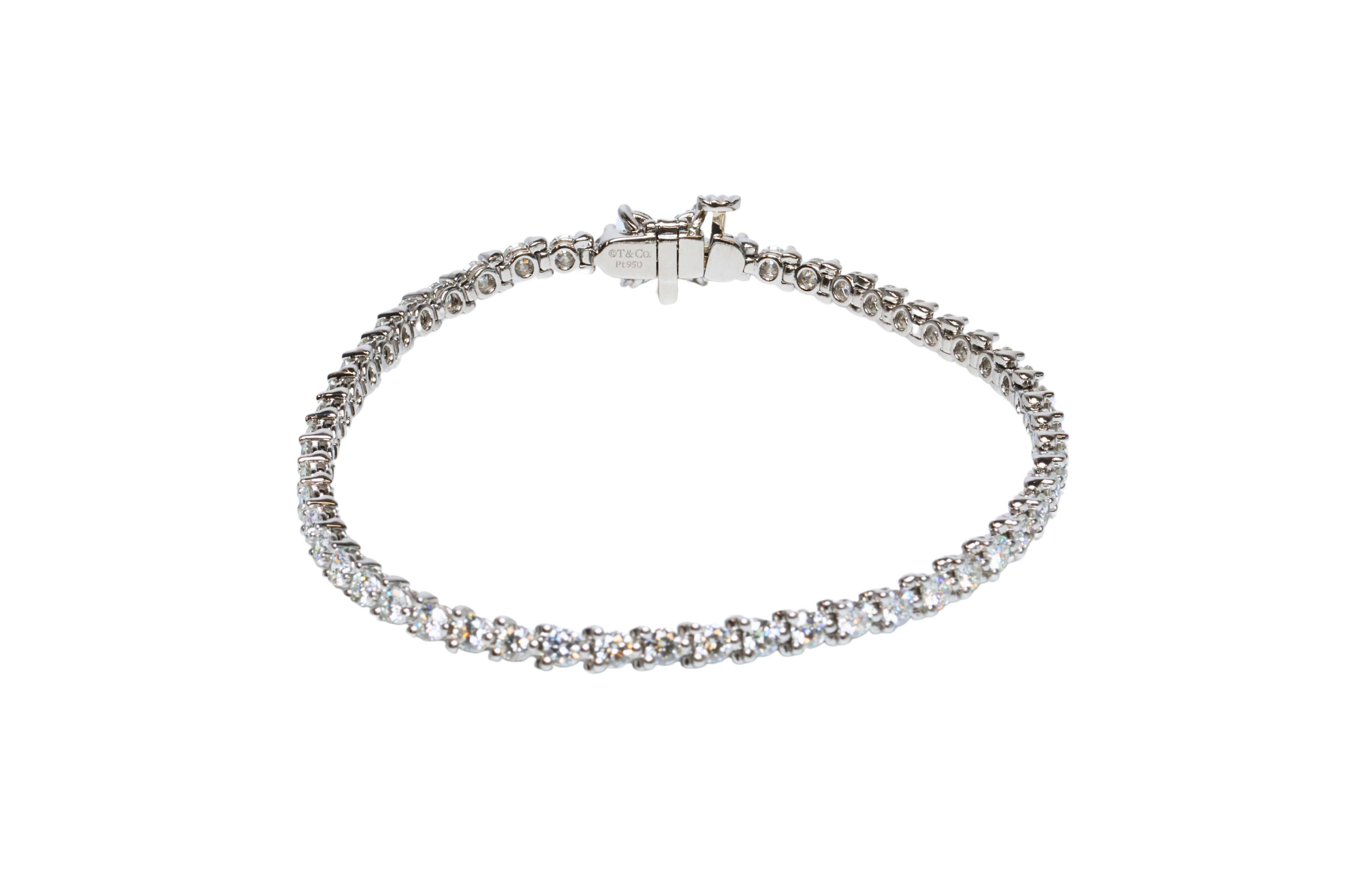 Tiffany & Co. Victoria Tennis-Armband 3,08 Karat in Platin Größe Large, kommt mit Original-Box und Tiffany Papiere

    Platin - 12,1 Gramm
    Länge - 7 Zoll 
    Marquise Diamanten - 0,18 Karat
    Runde Brillant-Diamanten - 2,90 Karat