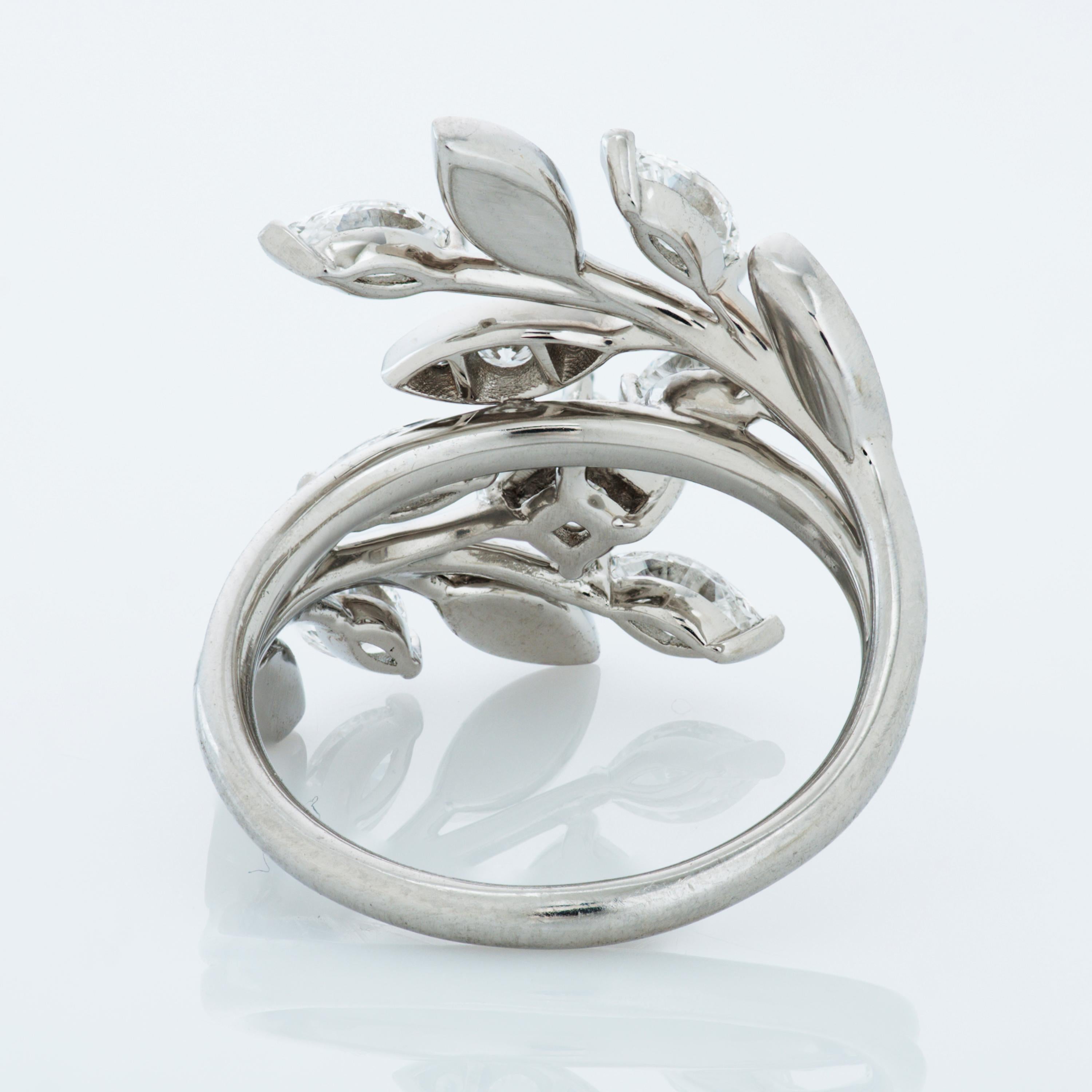 Tiffany & Co. Bypass-Ring aus Platin mit 0,54 Karat Diamant im Kissenschliff von Victoria Vine im Angebot 1