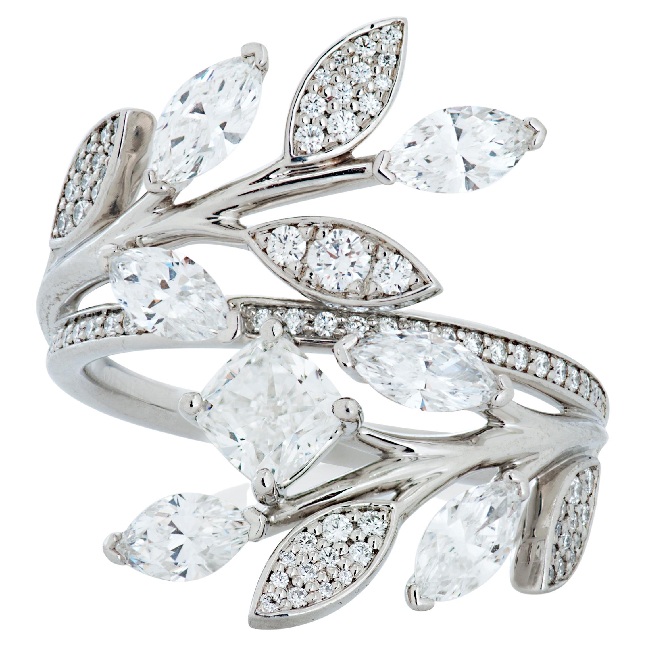 Tiffany & Co. Victoria Vine Bague bypass en platine avec diamant taille coussin de 0,54 carat