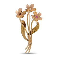 Tiffany & Co. Broche vintage de oro de 14 quilates con flor de diamantes y rubíes de 0,50 ct TI03-112525