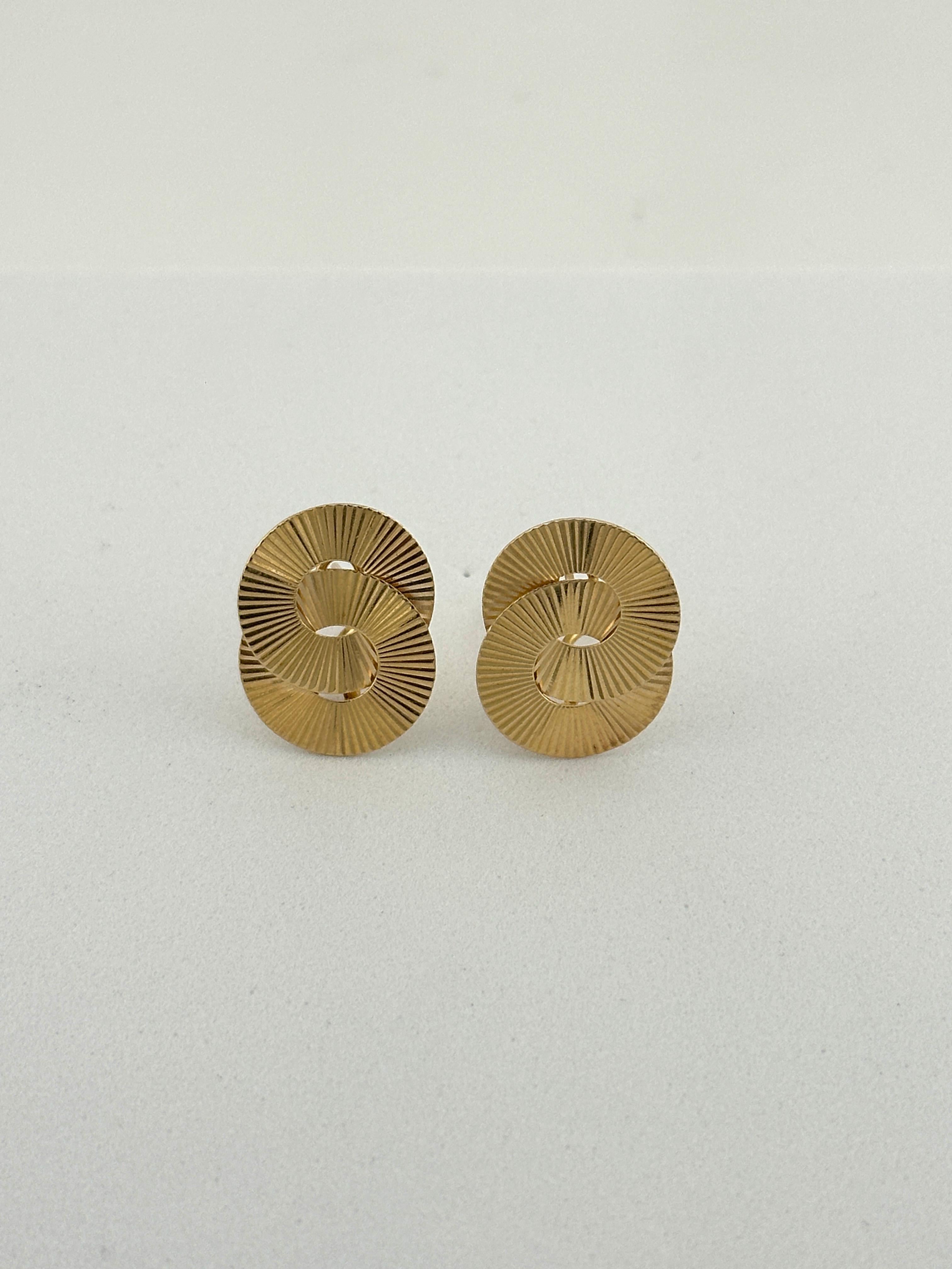 Tiffany & Co. Vintage 14K Yellow Gold Circle Ribbon Earrings

Graceful and timeless, these vintage Tiffany & Co. earrings are a beautiful example of the brand's iconic elegance and refined design

