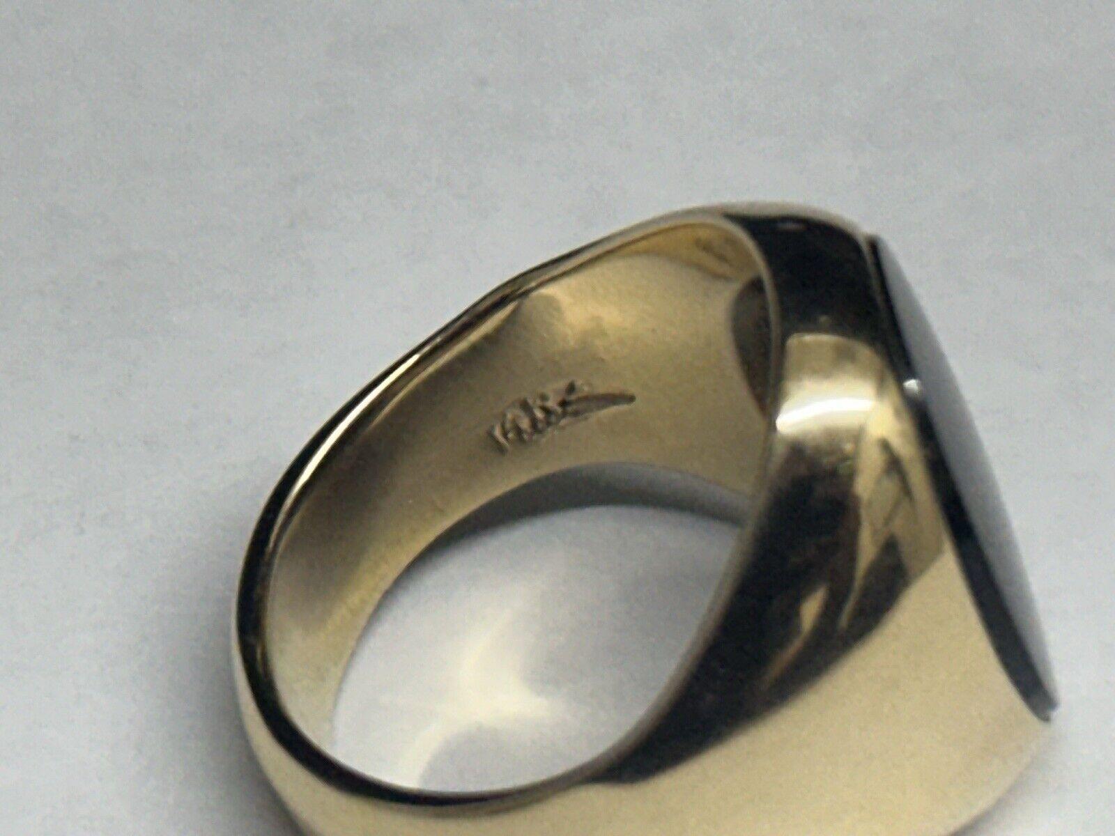 TIFFANY & CO. Vintage 14k Yellow Gold & Onyx Signet Ring In Excellent Condition In Beverly Hills, CA