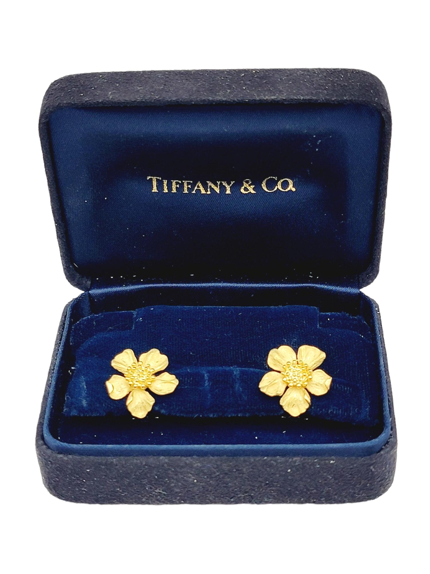 Tiffany & Co. Vintage 18 Karat Yellow Gold 3D Dogwood Flower Pierced Earrings 6