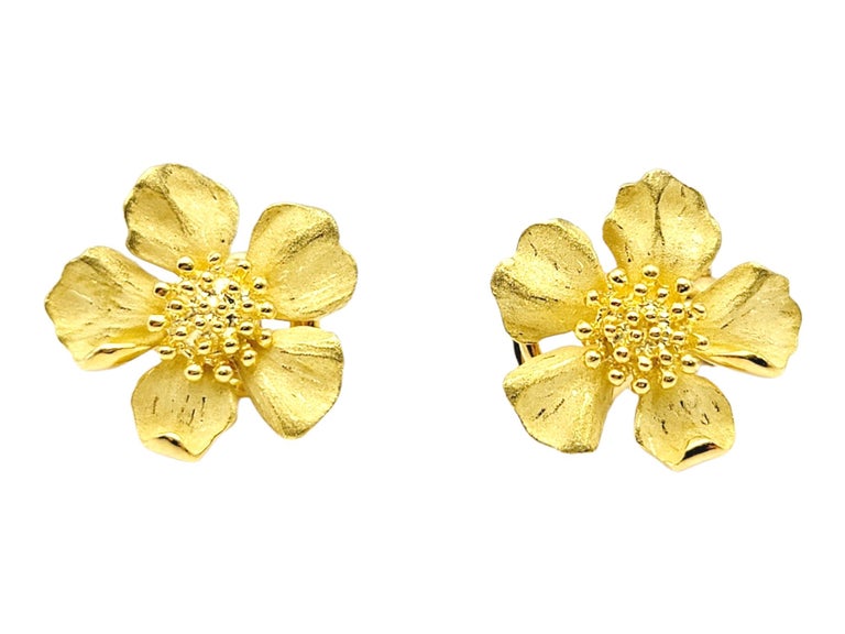 Tiffany and Co. Vintage 18 Karat Yellow Gold 3D Dogwood Flower Pierced ...