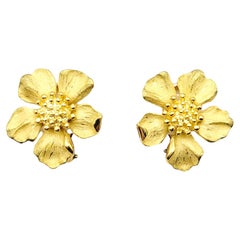 Tiffany & Co. Vintage 18 Karat Yellow Gold 3D Dogwood Flower Pierced Earrings