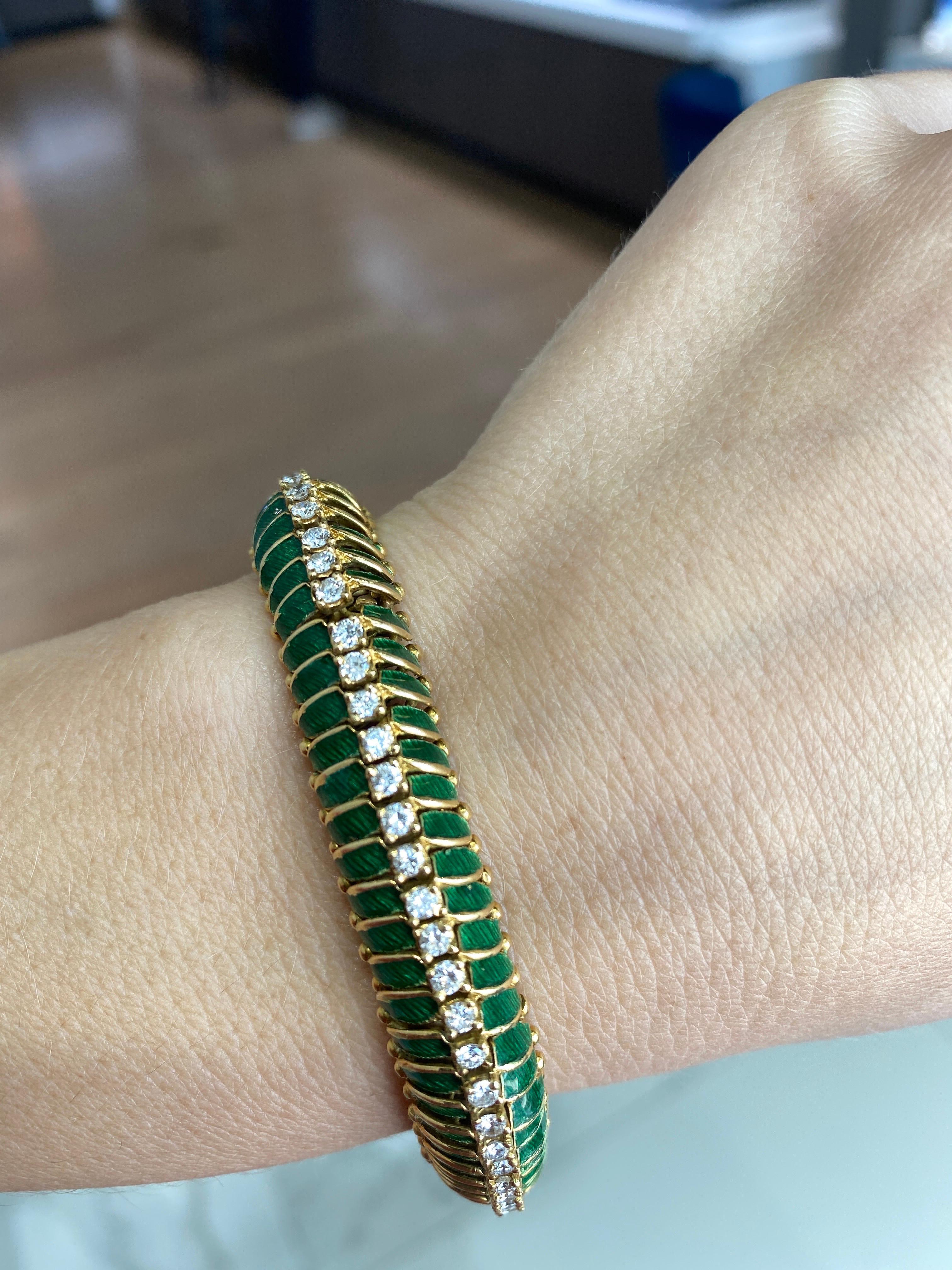 Tiffany & Co. Bracelet vintage en or jaune 18 carats, émail vert et diamants en vente 1
