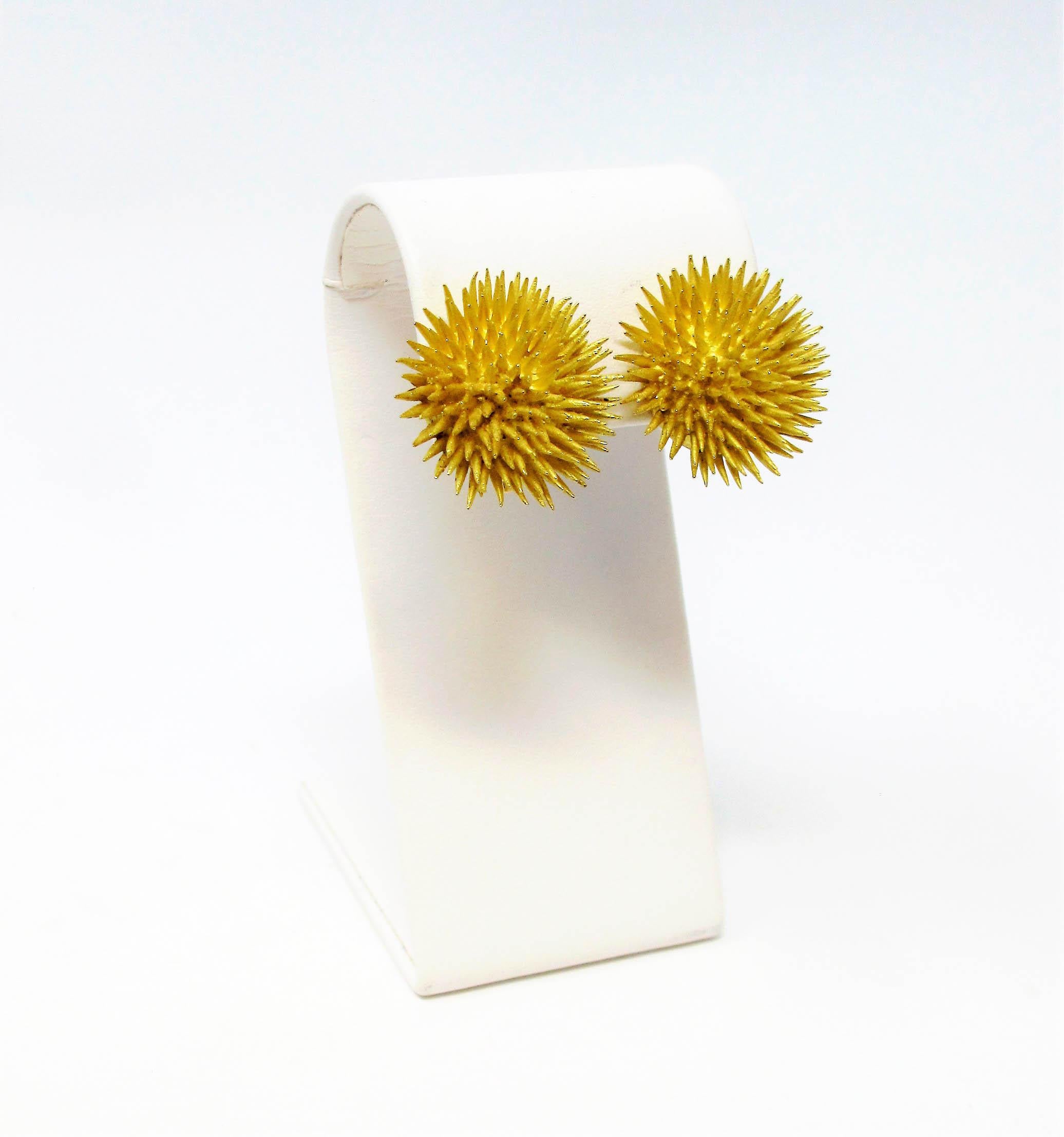 Tiffany & Co. Vintage 18 Karat Yellow Gold Sea Urchin Dome Non-Pierced Earrings 2