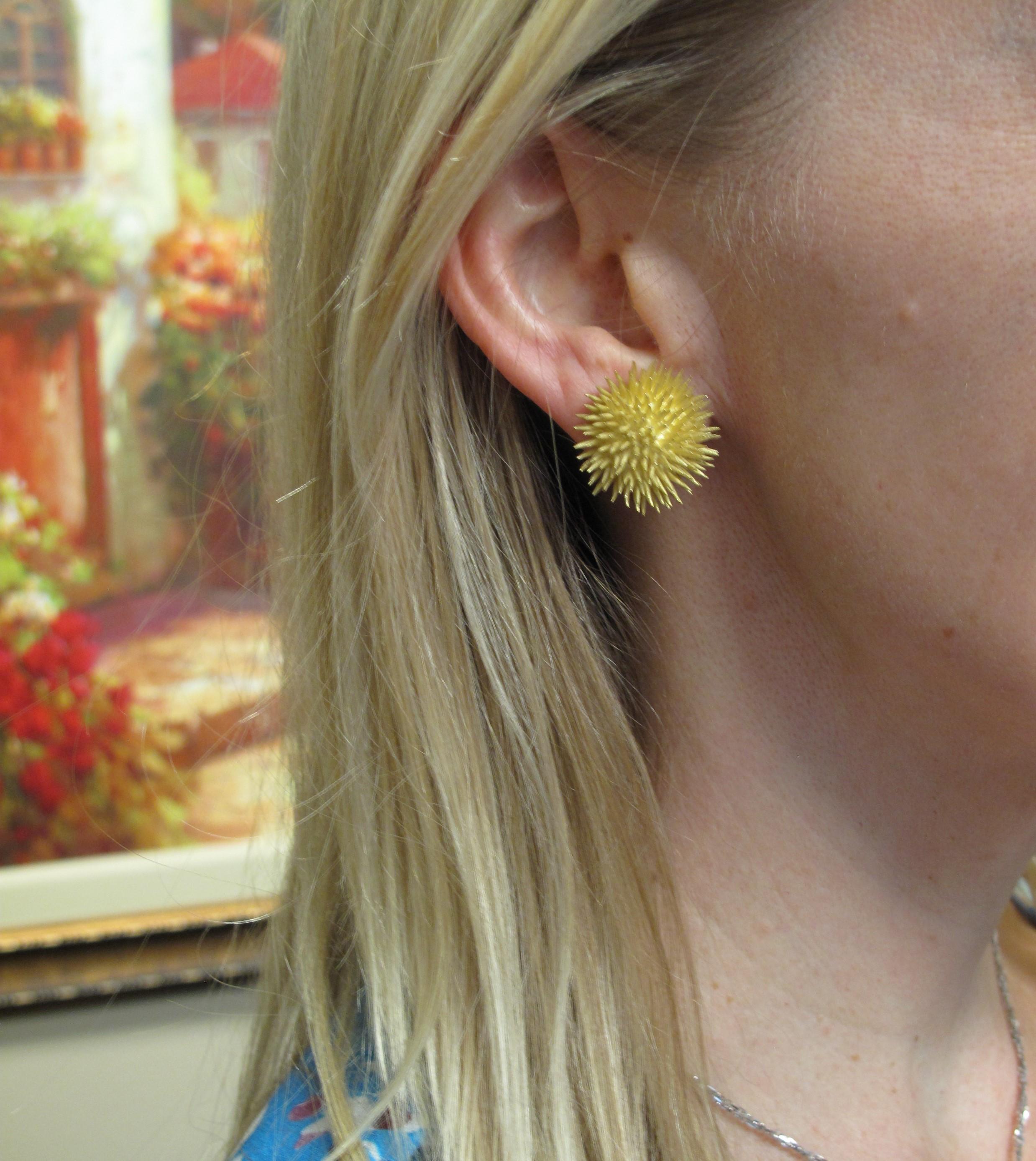 Tiffany & Co. Vintage 18 Karat Yellow Gold Sea Urchin Dome Non-Pierced Earrings 4