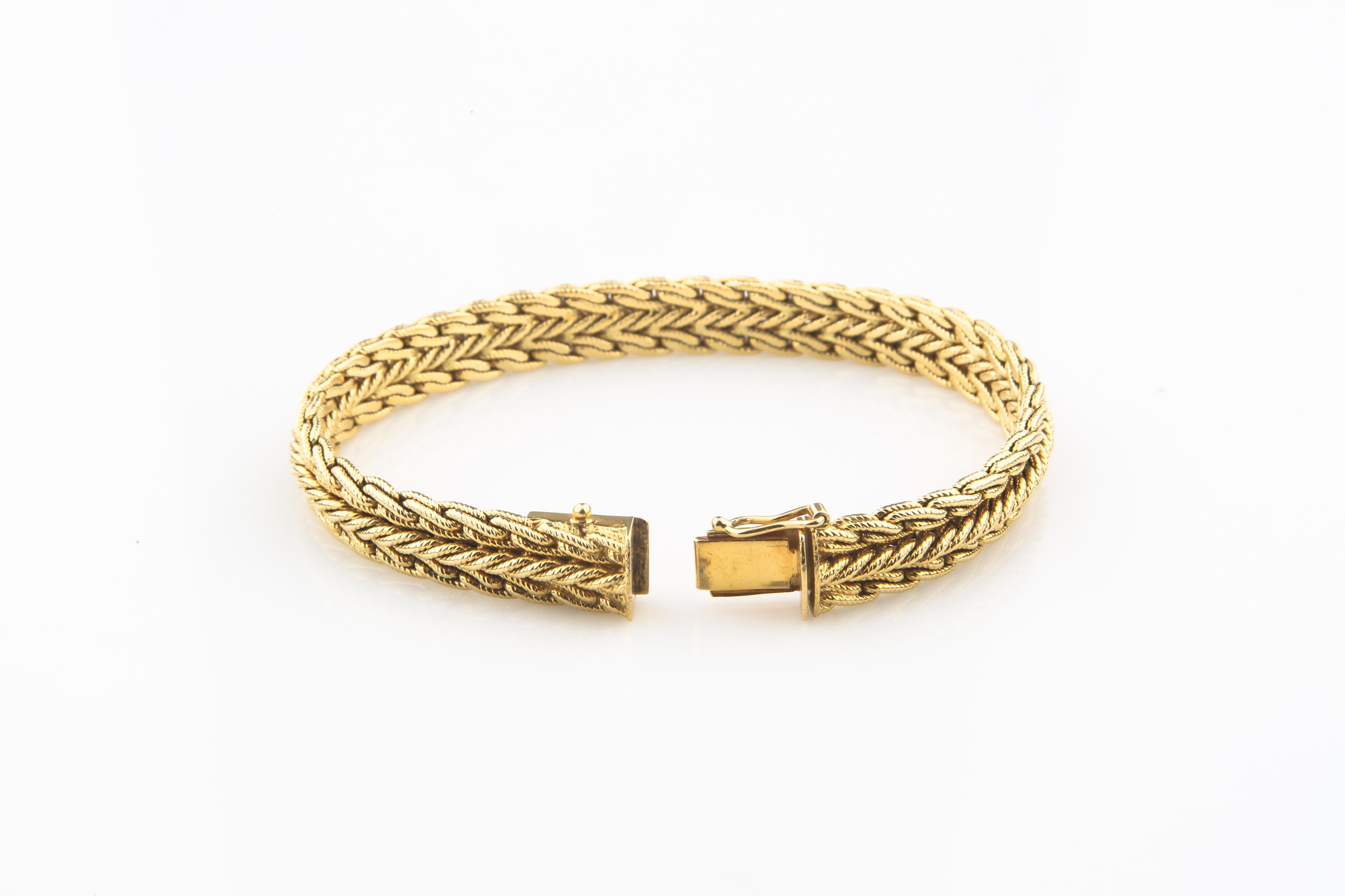 Wunderschönes Vintage 18k Gelbgold gewebtes Mesh-Armband von Tiffany & Co.
Hergestellt in Westdeutschland
7.5