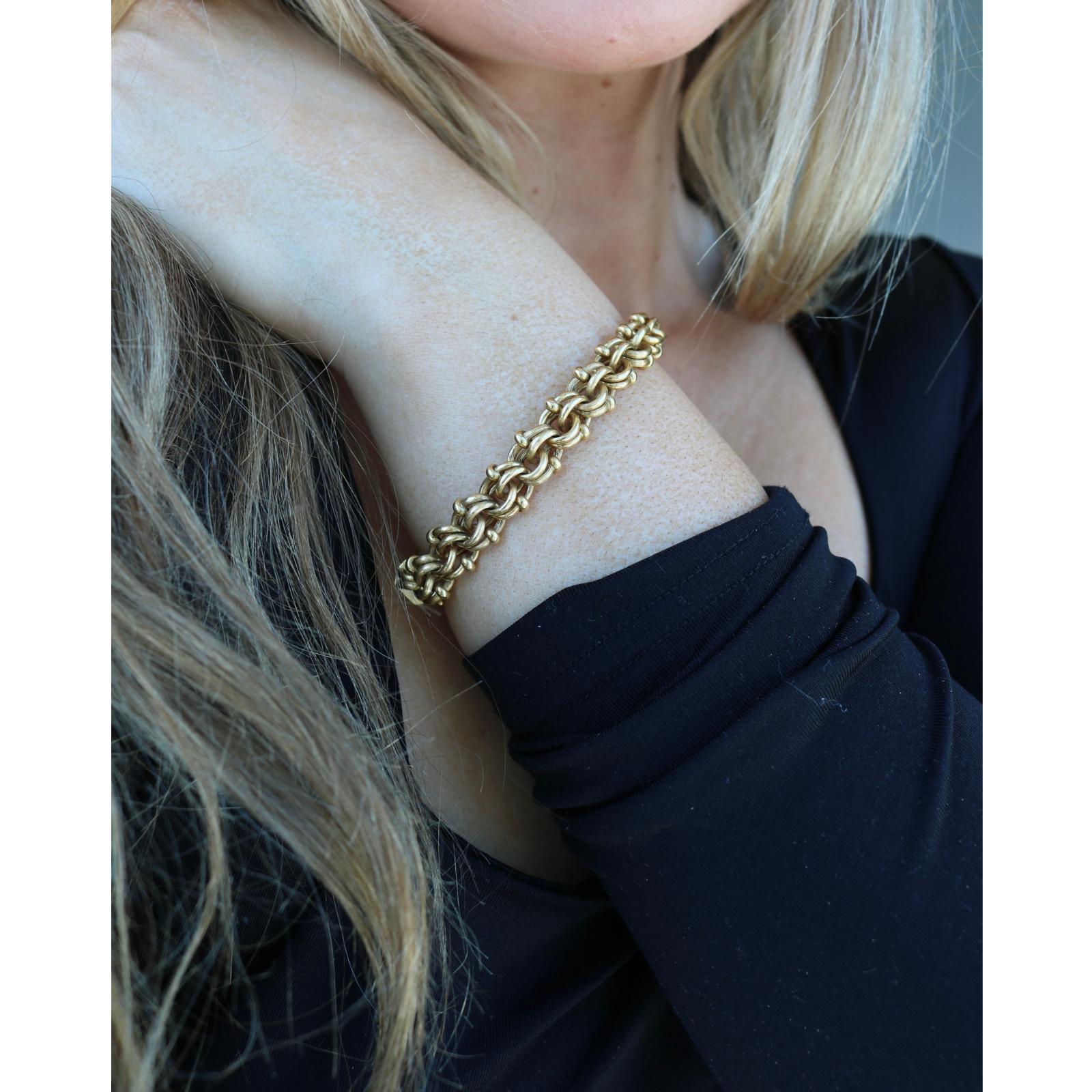 Tiffany and Co. Vintage 18K Bracelet Solid Yellow Gold For Sale at 1stDibs