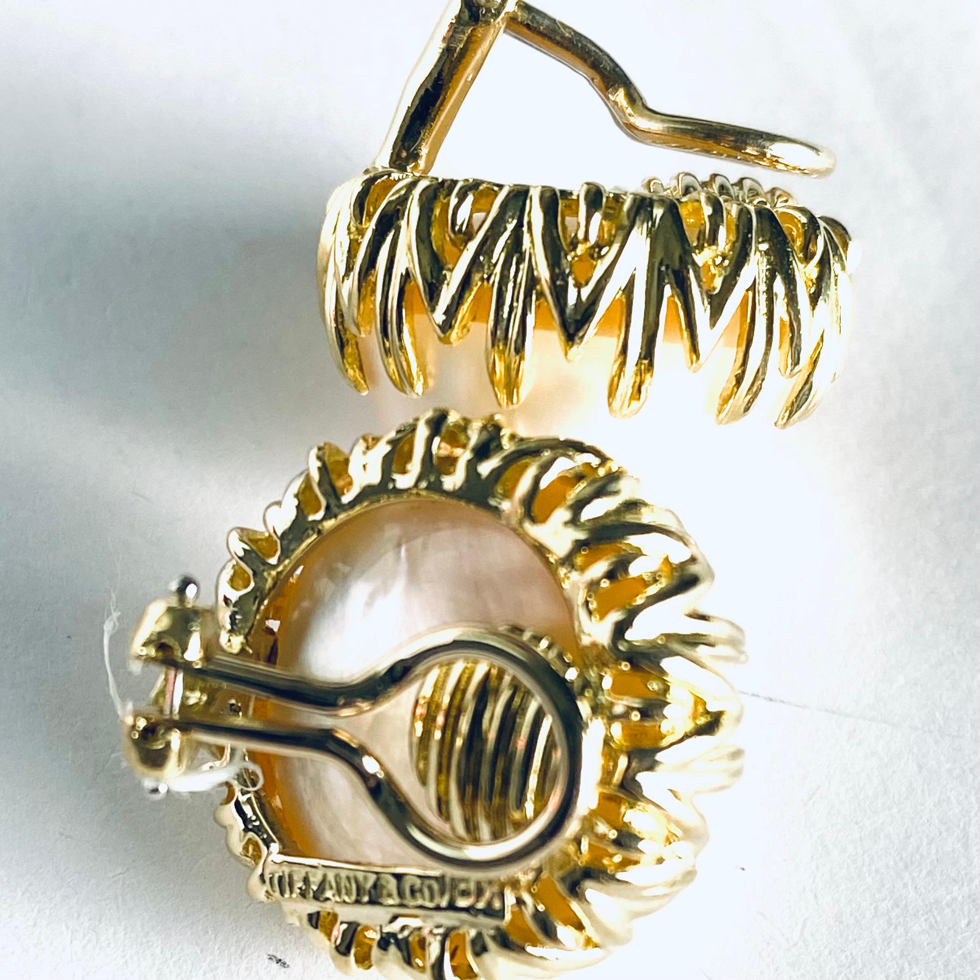 Tiffany Co. Vintage 18k Gold 20MM Mabe Perlenohrringe 0,80 Zoll Timeless Elegance im Zustand „Gut“ in New York, NY