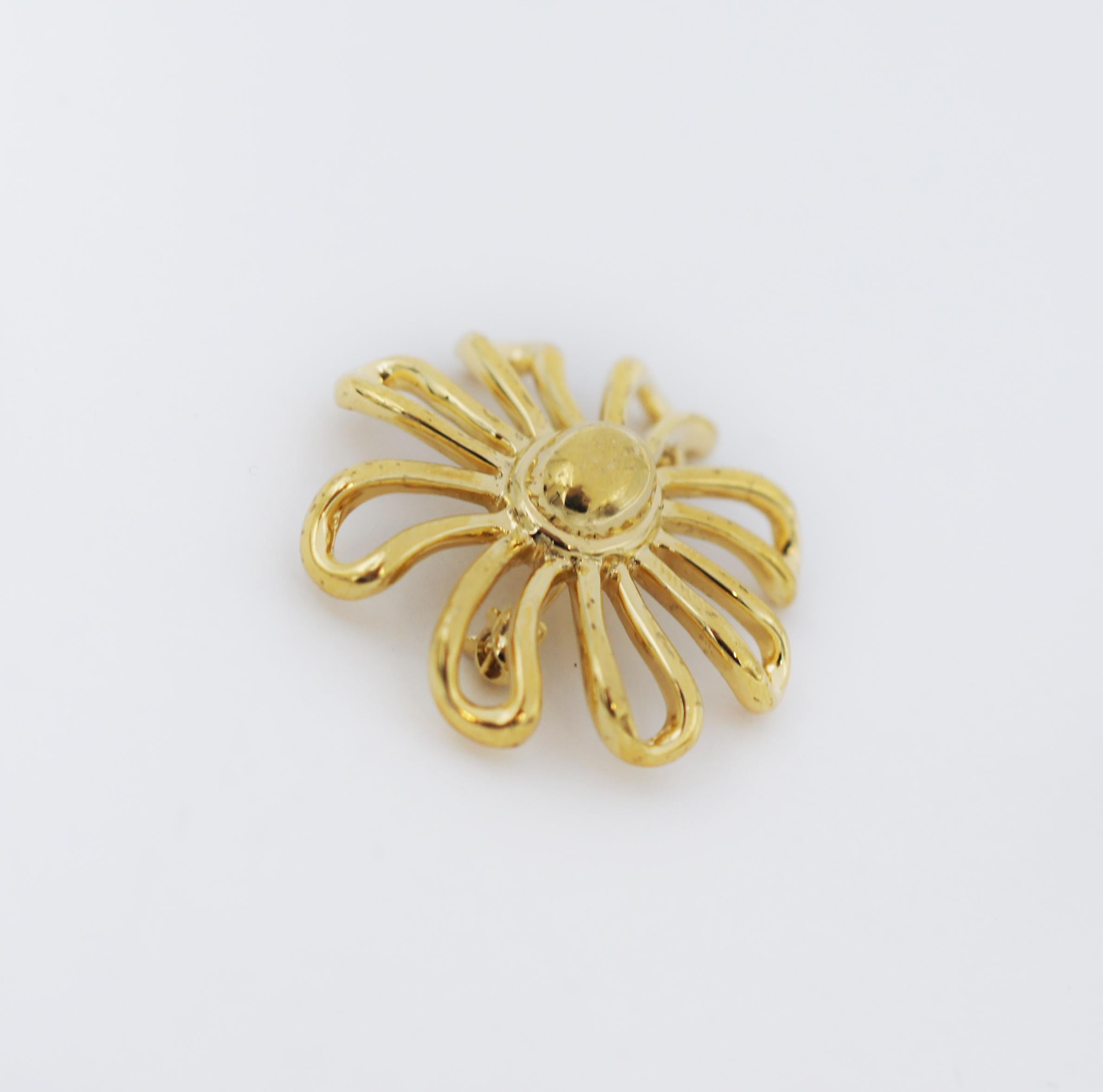 Tiffany & Co.
Vintage
Daisy Flower
Paloma Picasso collection
18k Yellow Gold
Hallmarked: (c) Tiffany & Co. 18K Paloma Picasso
Approx. 1.10