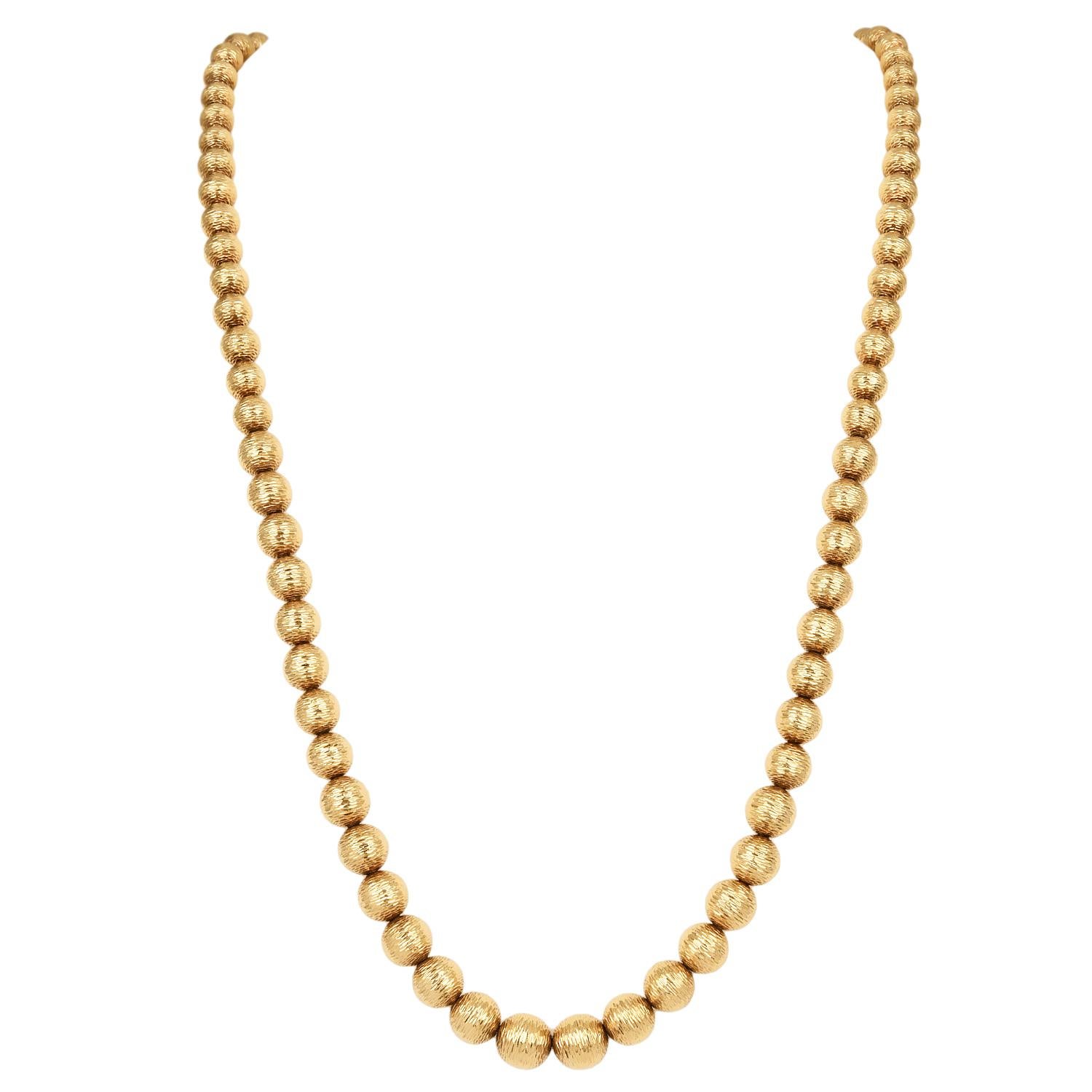 This Vintage Tiffany & Co. 18K 8K Yellow Gold Graduating Grooved Textured 18k yellow gold Ball Beads On an 18k yellow  Box Link chain make a statement choker Necklace. The necklace has an Insert closure and a safety Clasp

Bead Measures: 13mm -8mm