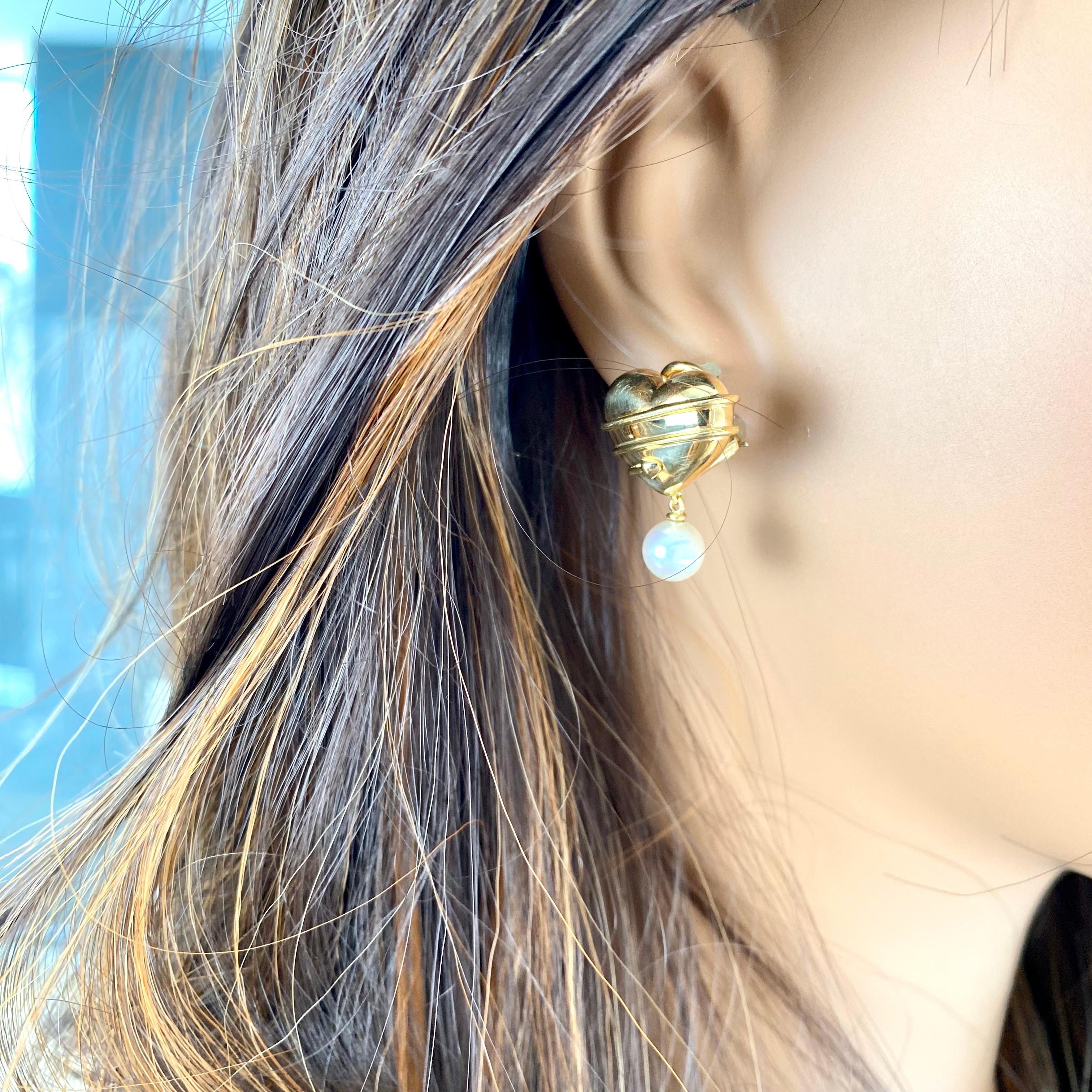 Women's Tiffany Co Vintage 18k Yellow Gold Cupid Arrow Pearl Drop 0.75 Inch Long Earring For Sale