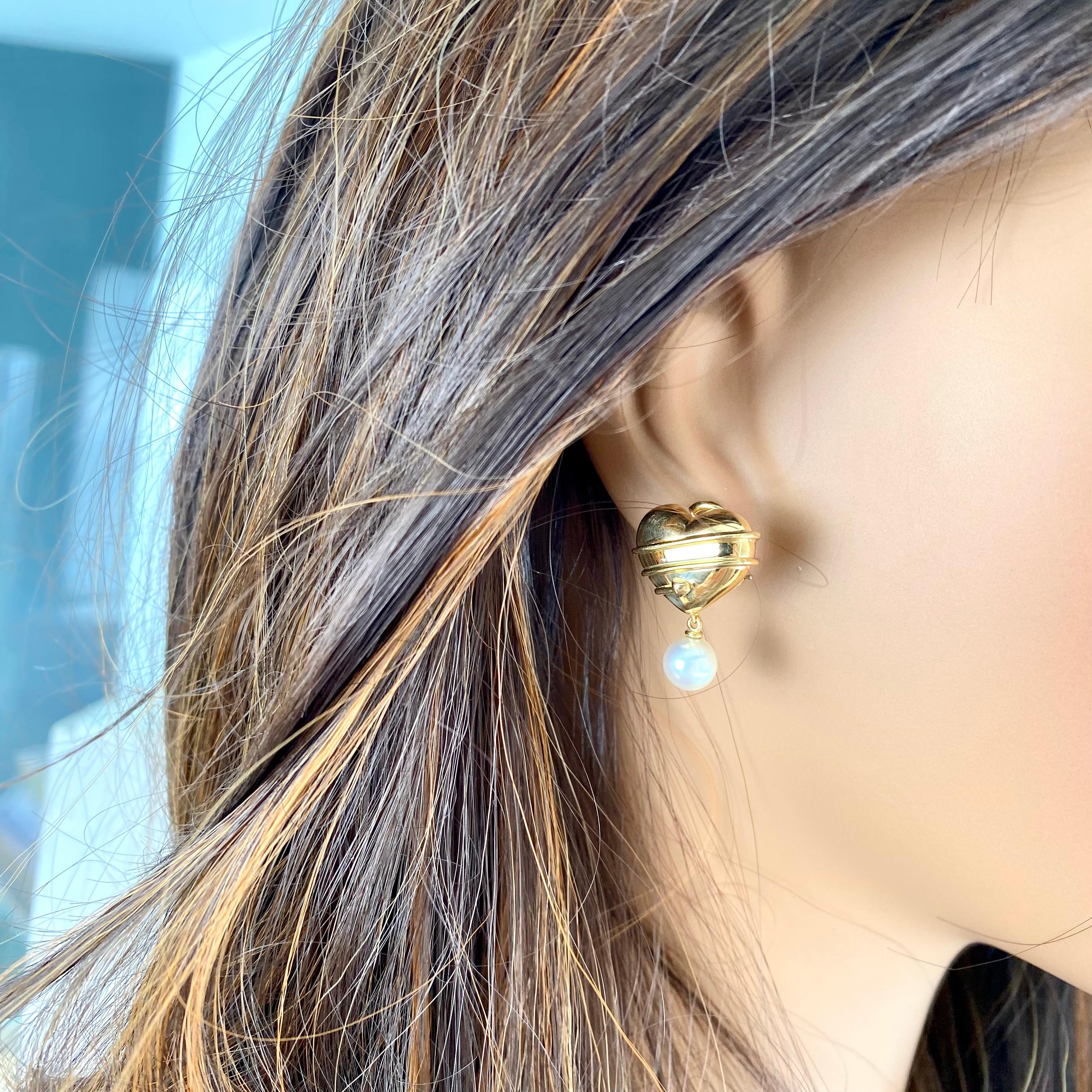 Tiffany Co Vintage 18k Yellow Gold Cupid Arrow Pearl Drop 0.75 Inch Long Earring For Sale 1