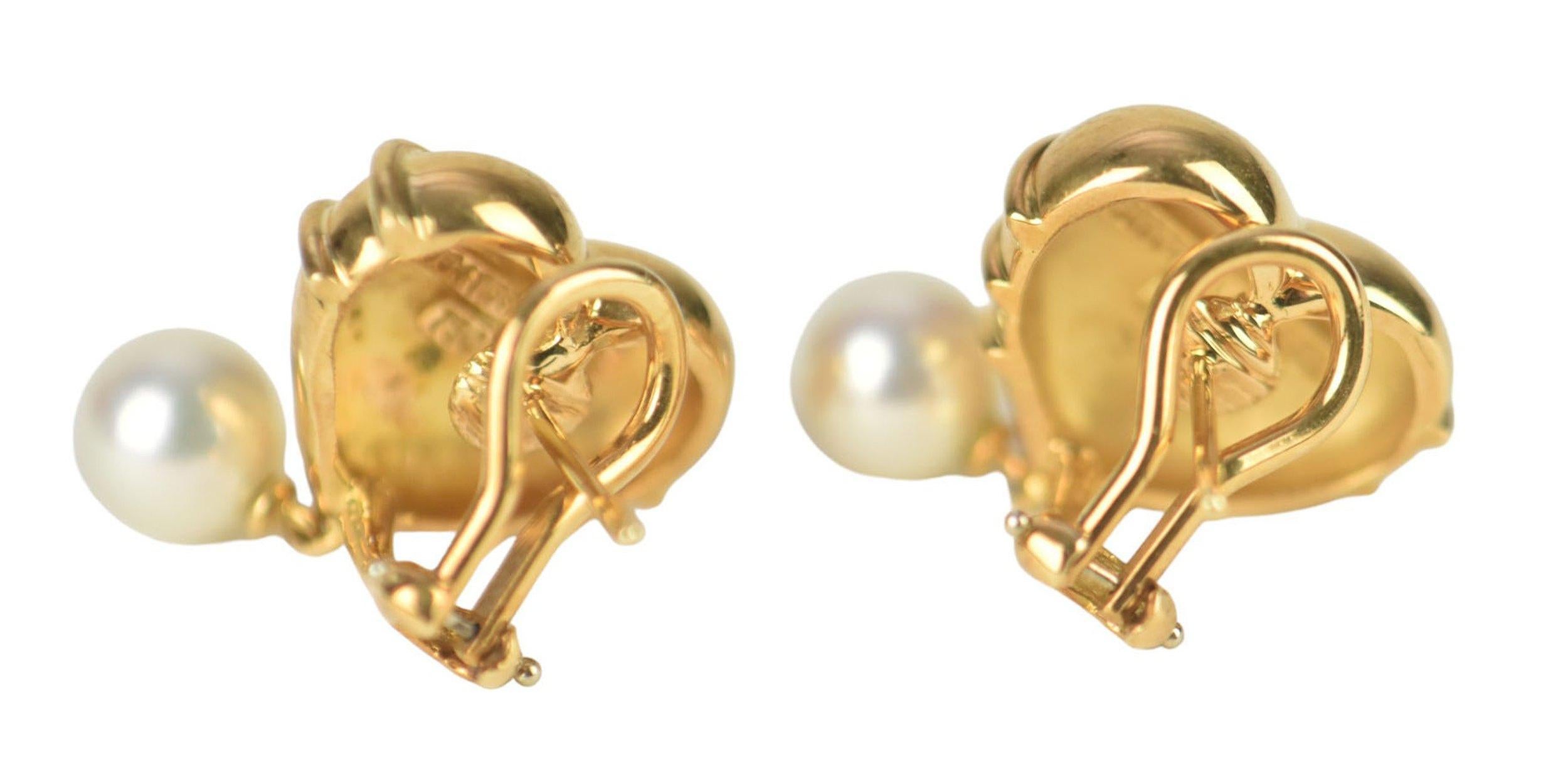 Tiffany Co Vintage 18k Yellow Gold Cupid Arrow Pearl Drop 0.75 Inch Long Earring For Sale 2