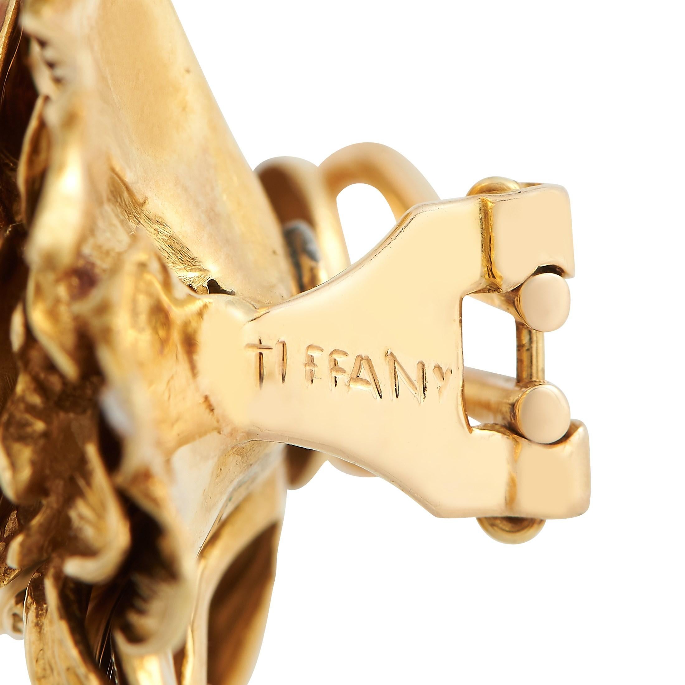 Tiffany & Co. Boucles d'oreilles vintage en or jaune 18K avec fleur en émail Excellent état - En vente à Southampton, PA