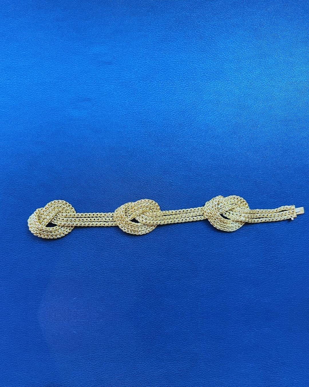 Women's or Men's Tiffany & Co. Vintage 18K Yellow Gold Knot Bracelet For Sale