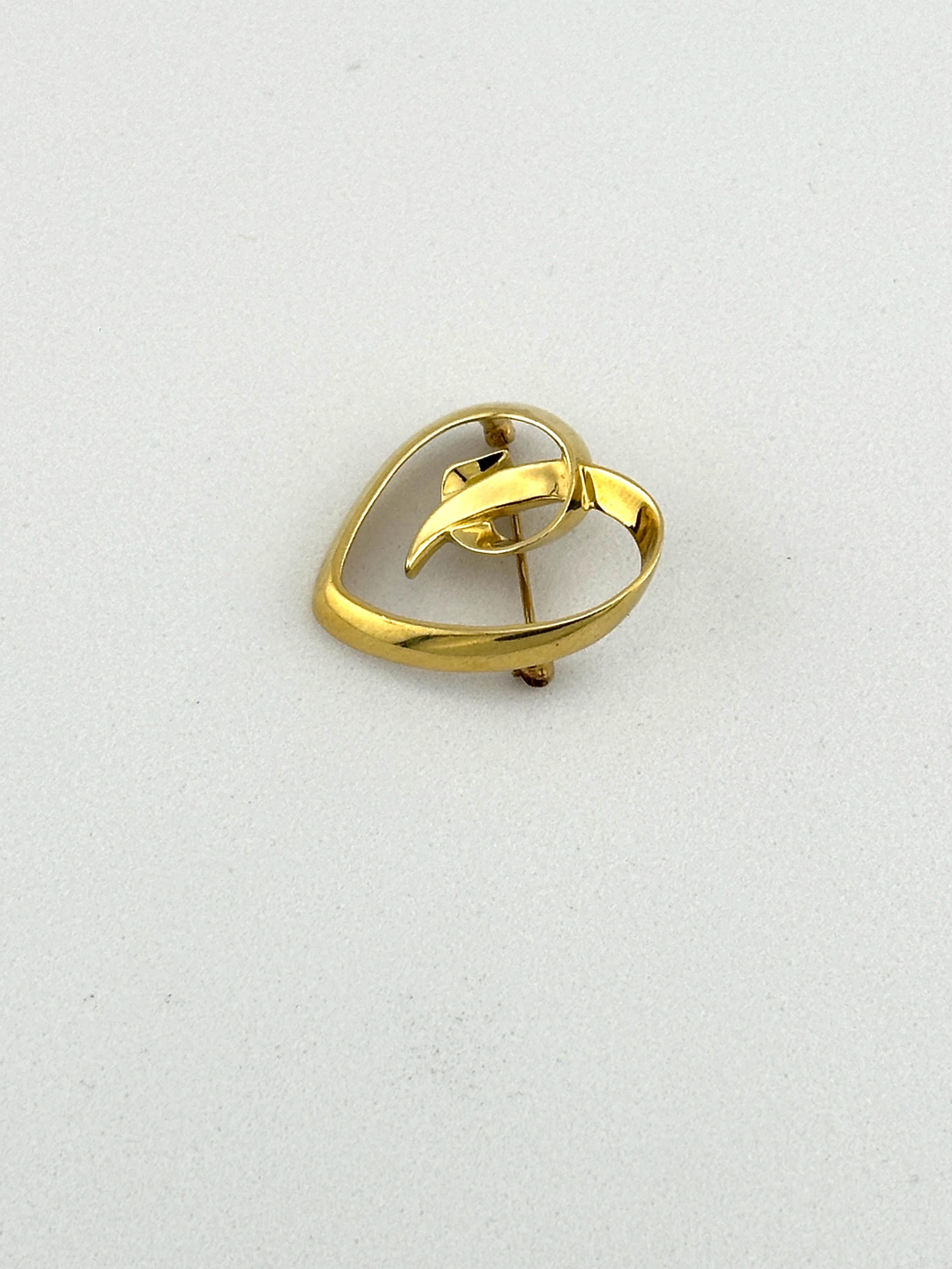 Tiffany & Co. Vintage 18K Yellow Gold Paloma Picasso Heart Brooch Pin

Celebrate love and artistry with this iconic vintage heart brooch, designed by Paloma Picasso for Tiffany & Co. 

With its bold yet graceful curves, the design captures the