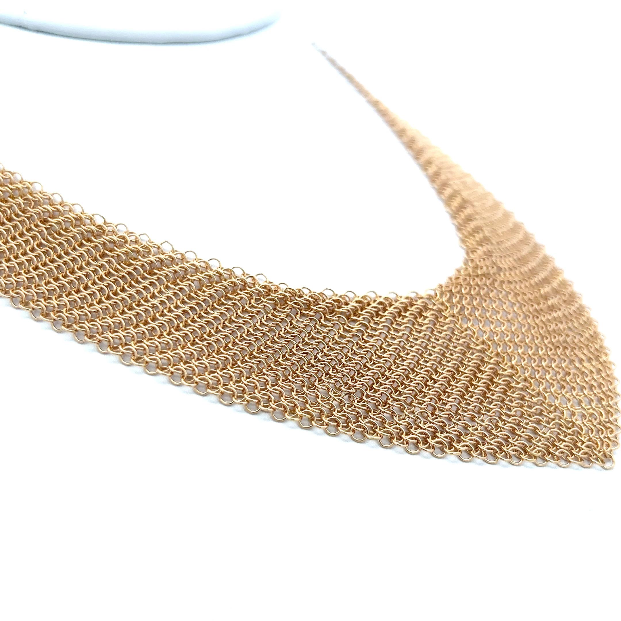Tiffany & Co Vintage 54.36 Grams Mesh 18 Karat Yellow Gold Necklace In Good Condition For Sale In New York, NY