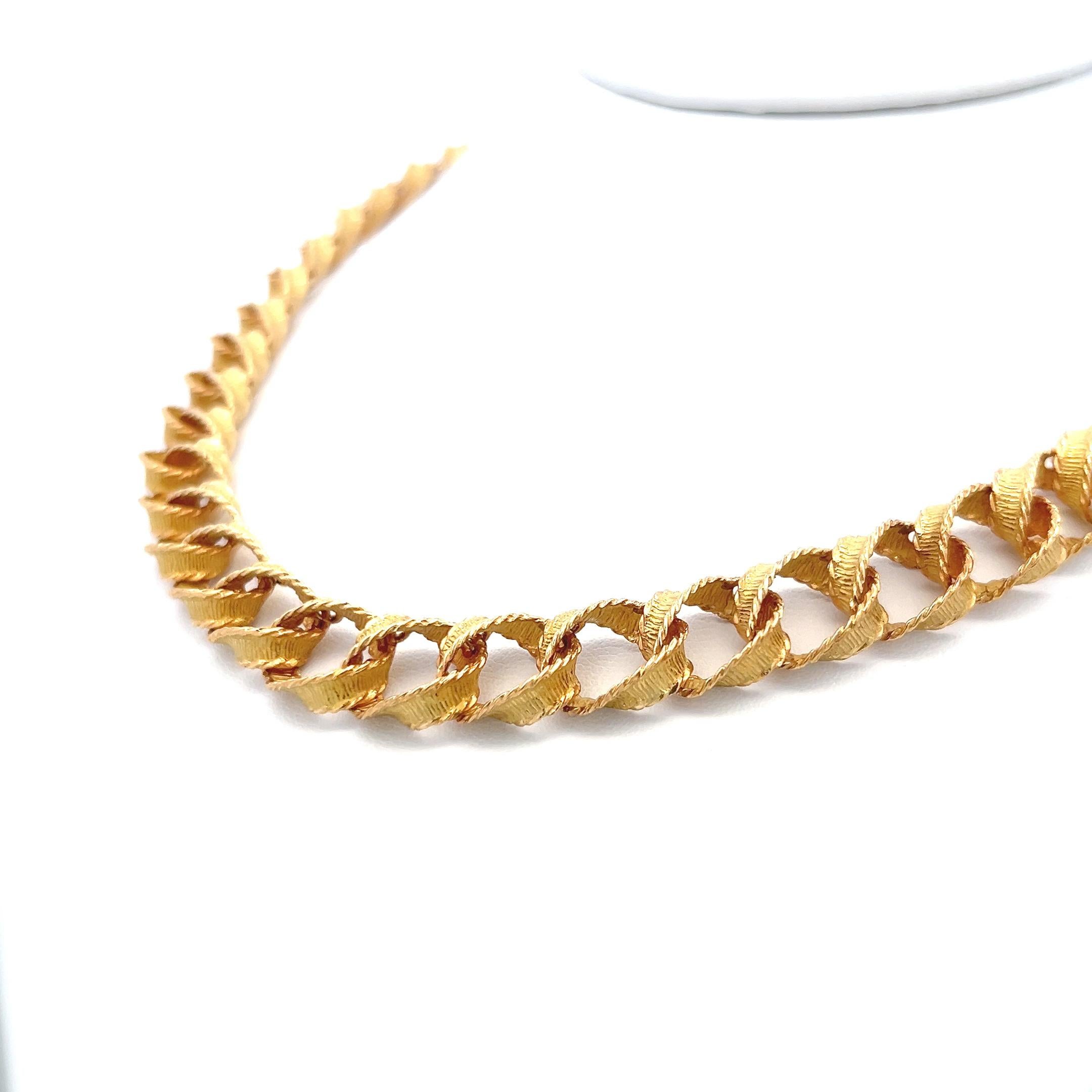 Progettista:
Tiffany & Co.
Titolo:
Collana A. Link & Co. in oro giallo 18 carati
Stile:
Collegamento
Metallo:
oro giallo 18 carati
Peso:
59,2 grammi
Condizioni:
Vintage By e proprietà
ID prodotto:
5J736
Nota:
Si prega di notare che il peso, il