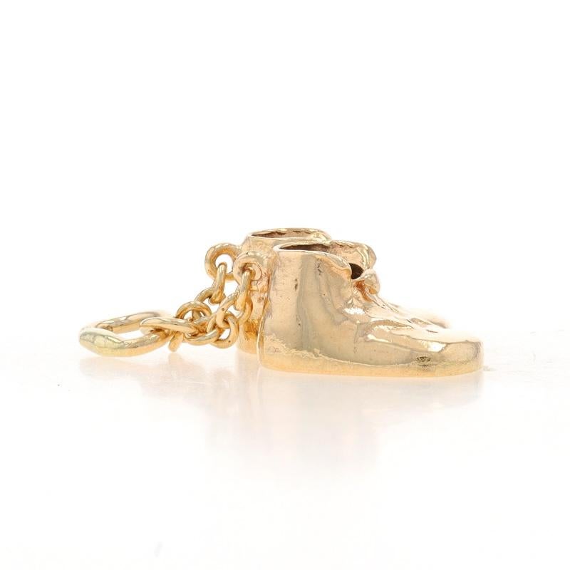 Tiffany & Co Vintage Baby Shoes Charm Yellow Gold 14k Infant Walkers First Steps In Excellent Condition For Sale In Greensboro, NC
