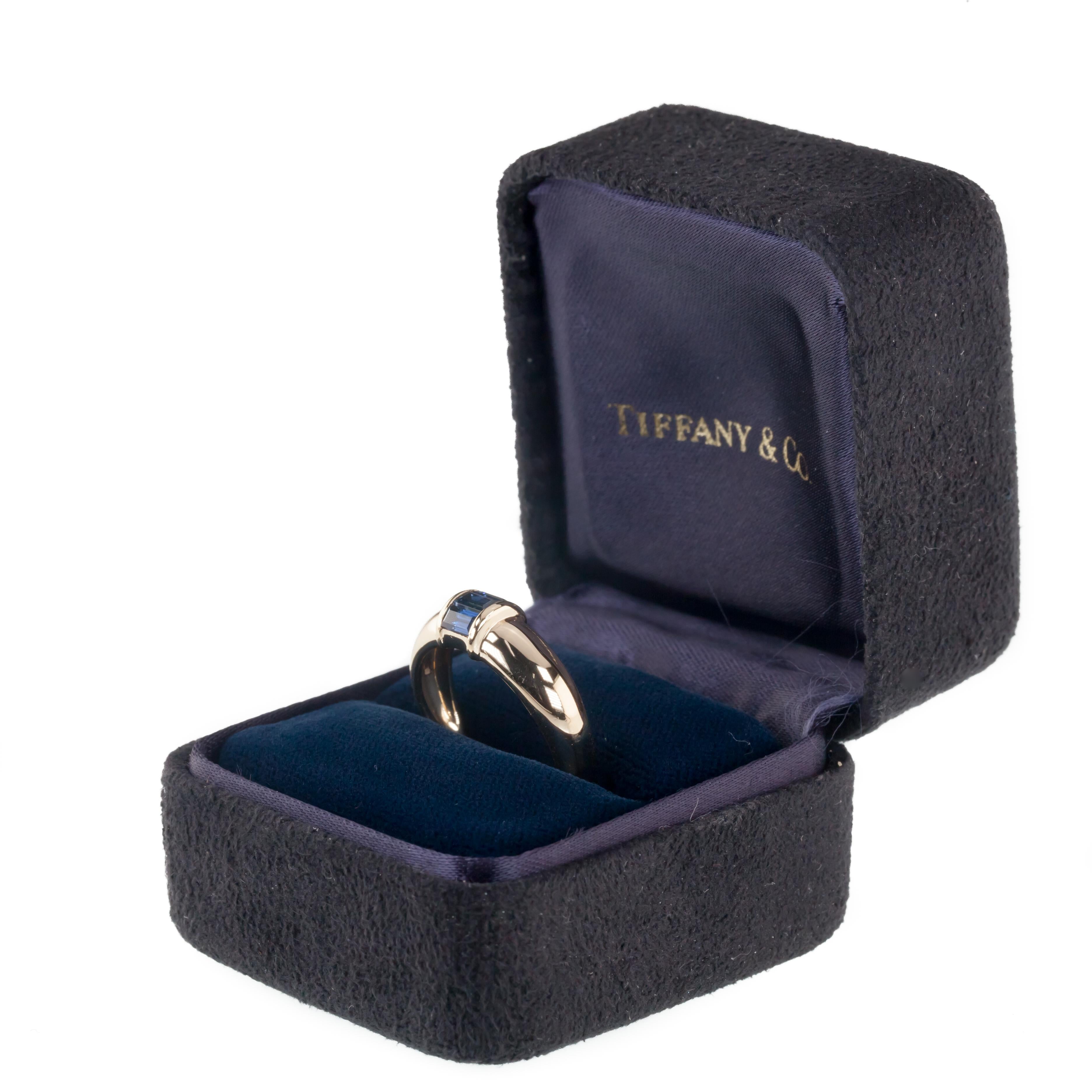 Tiffany & Co. Vintage Baguette Sapphire Ring in Gelbgold mit Box (Moderne)