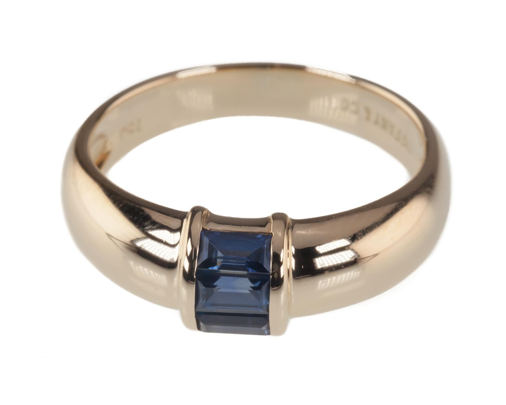 Tiffany & Co. Vintage Baguette Sapphire Ring in Gelbgold mit Box im Zustand „Gut“ in Sherman Oaks, CA