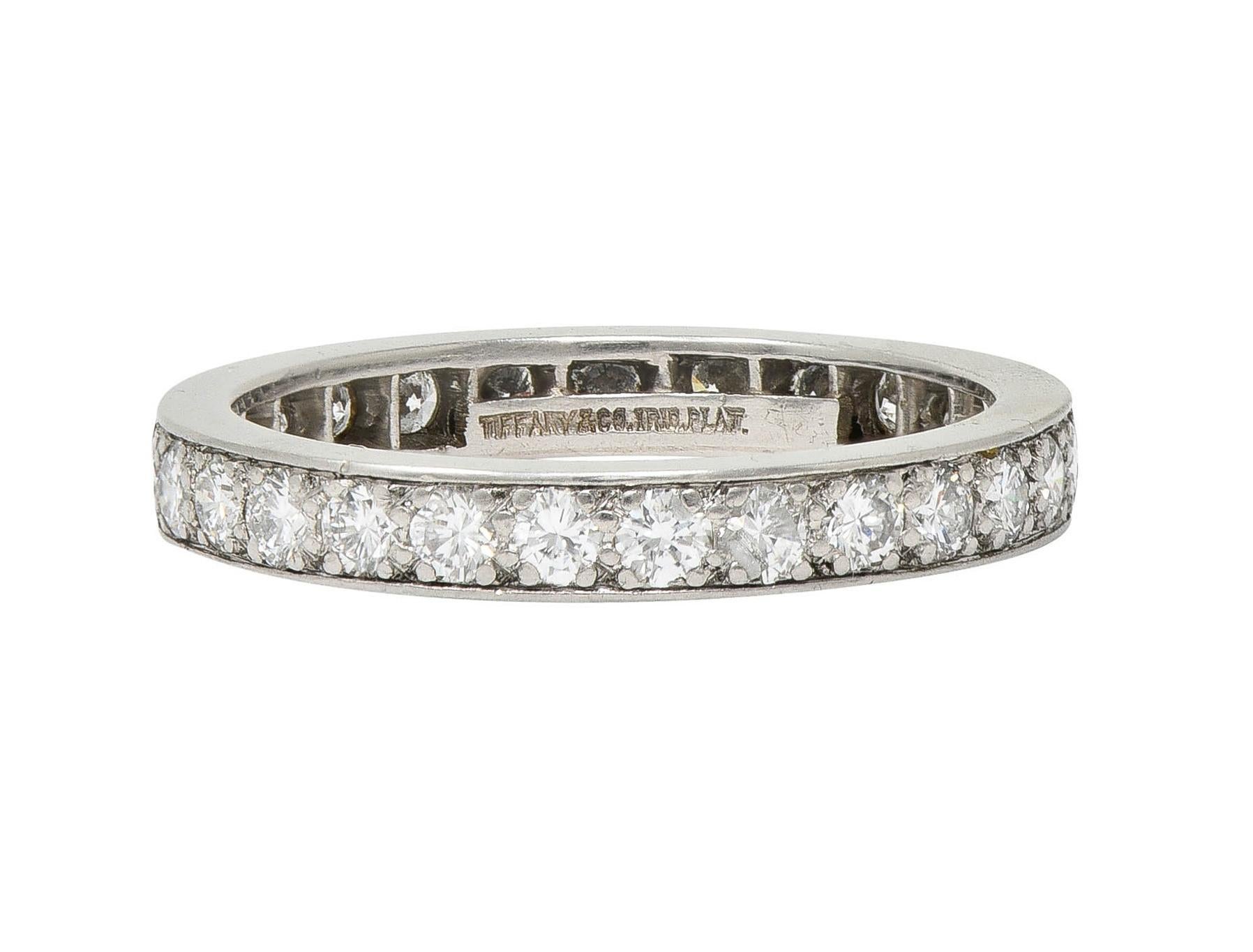 Taille ronde Tiffany & Co. Vintage Brilliante Diamond Platinum Eternity Wedding Band Ring (anneau d'alliance en platine avec diamant taillé en brillant) en vente
