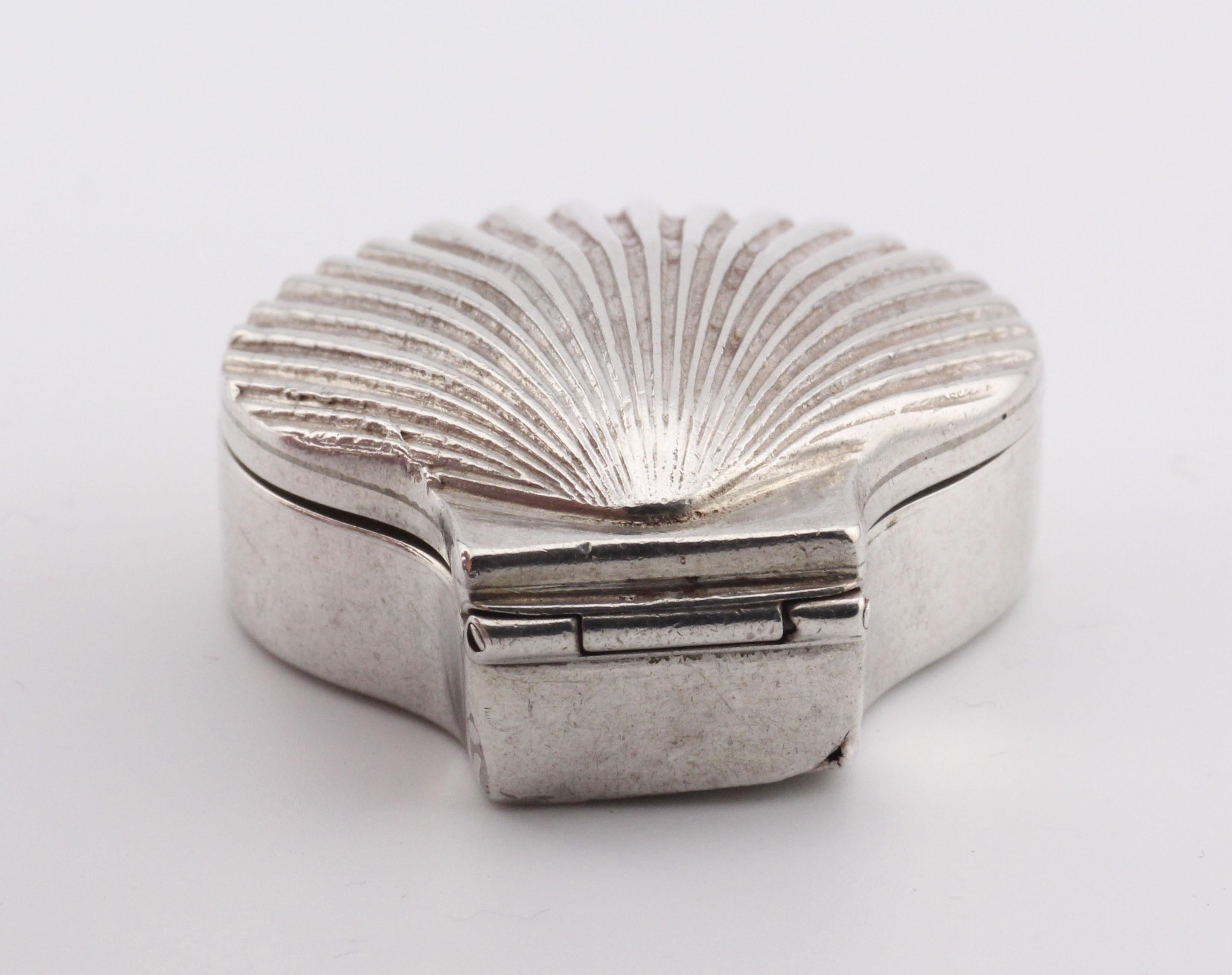 Tiffany & Co. Vintage Clam Shell Sterling Silver Pill Box Case 2