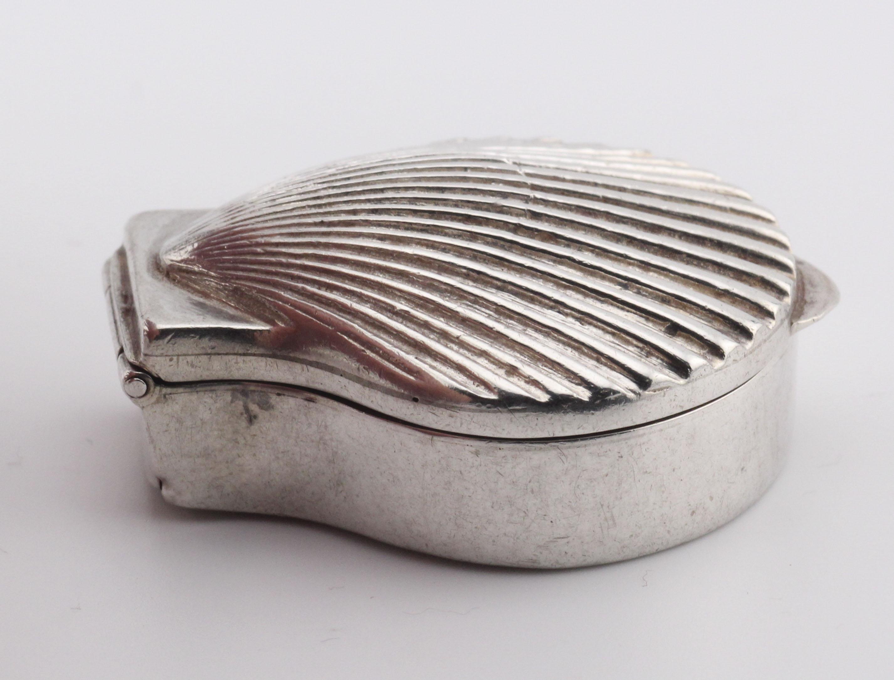 Tiffany & Co. Vintage Clam Shell Sterling Silver Pill Box Case 3