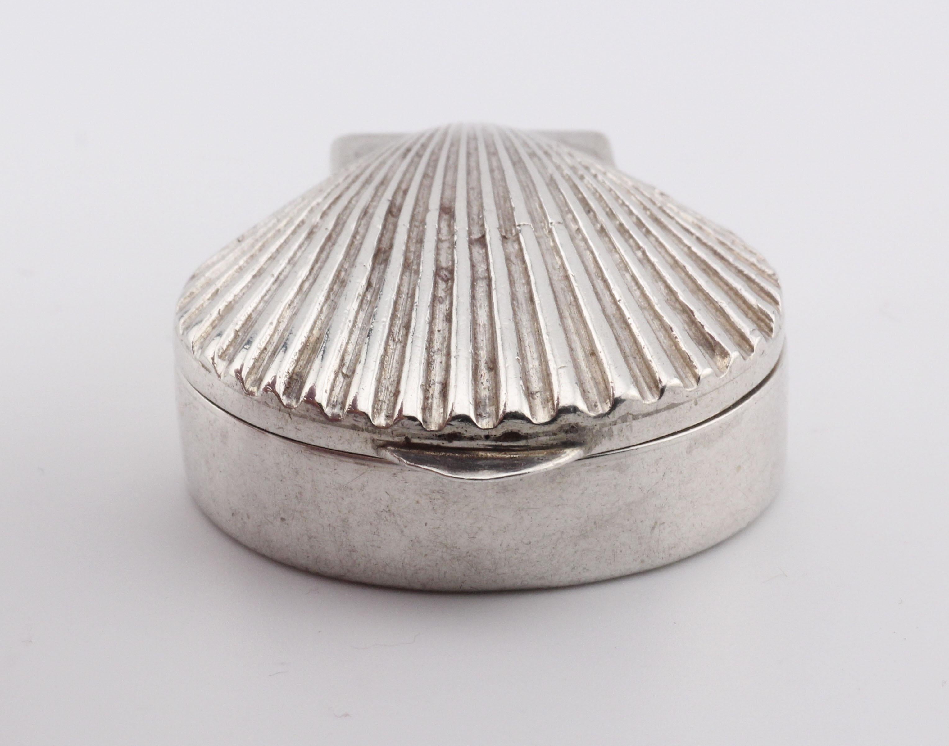 Tiffany & Co. Vintage Clam Shell Sterling Silver Pill Box Case 4