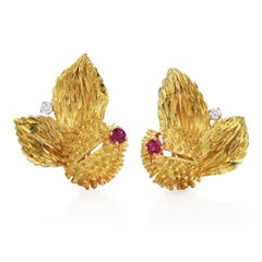 Tiffany &. Co Vintage Diamond Ruby 18 Karat Gold Sputnik Flower Clip Earrings