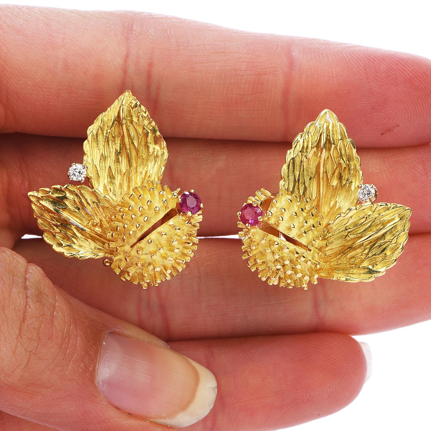 Round Cut Tiffany &. Co Vintage Diamond Ruby 18 Karat Gold Sputnik Flower Clip Earrings