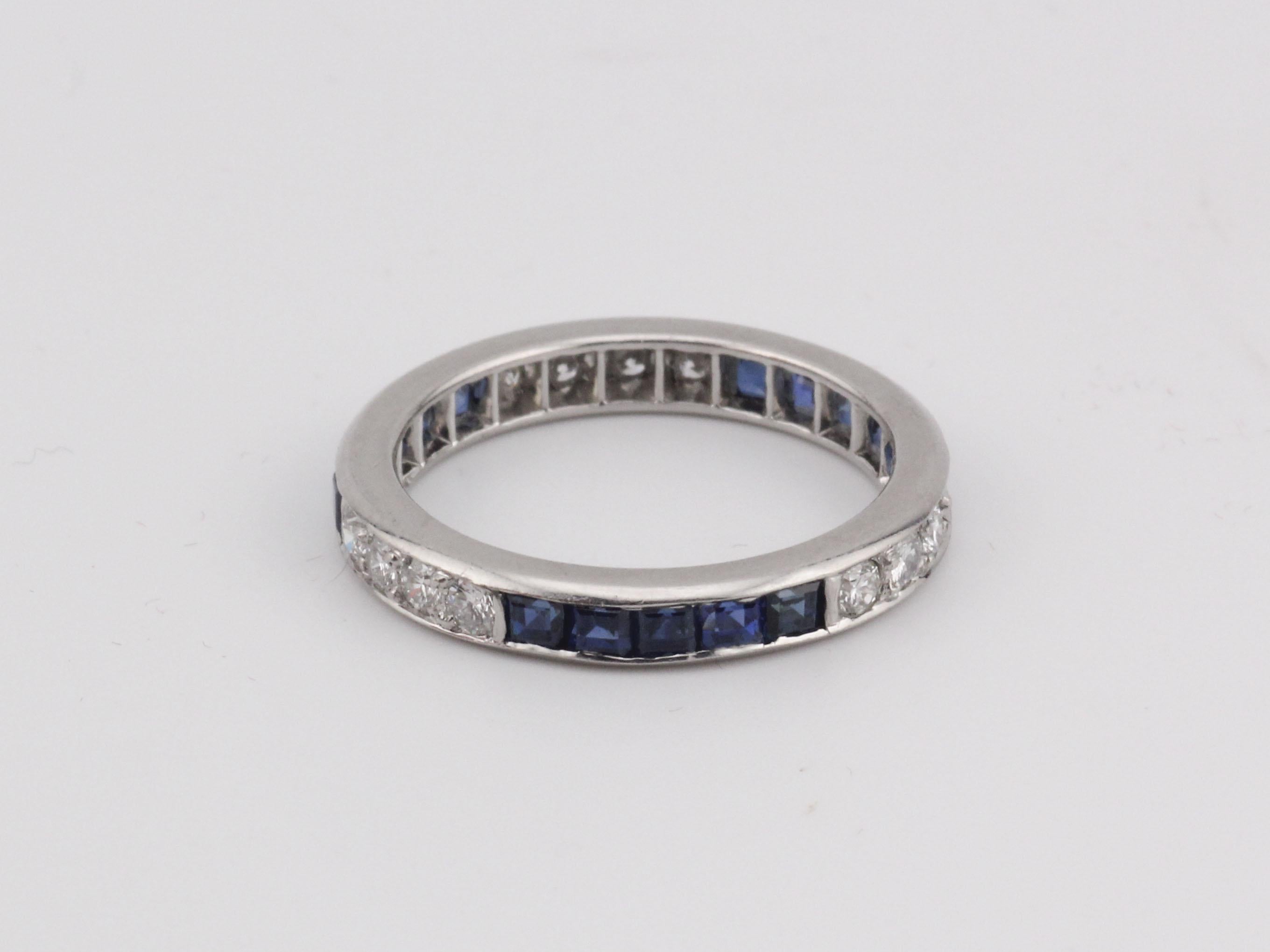 Tiffany & Co. Vintage Diamante Cuadrado Zafiro Platino Anillo de la Eternidad Tamaño 5.75 en Bueno Estado en Simpsonville, SC