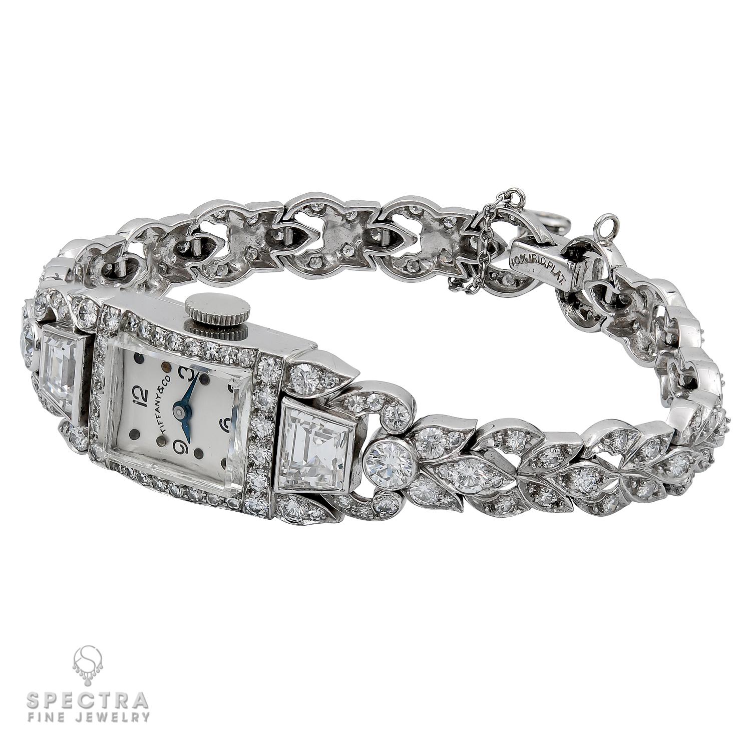Versetzen Sie sich in die glamouröse Zeit der 1950er Jahre mit dieser exquisiten Tiffany & Co. Vintage Diamond Watch. Diese um 1950 gefertigte Uhr ist ein Zeugnis der Handwerkskunst und des Luxus, für die Tiffany & Co. bekannt ist.

Sein Herzstück