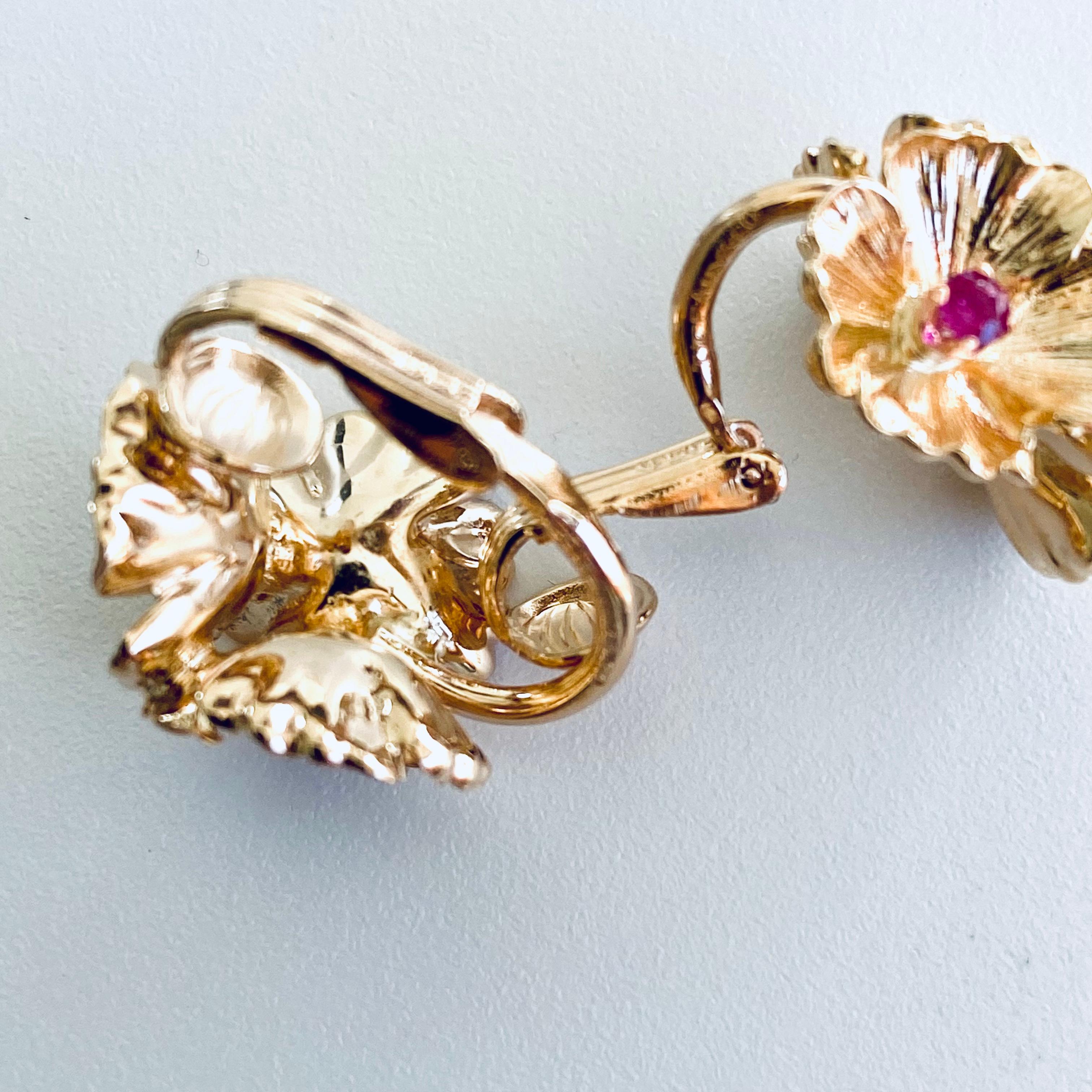 Retro Tiffany Co Vintage Dogwood Blossoms Ruby Yellow Gold 0.80 Inch #1076 Earrings