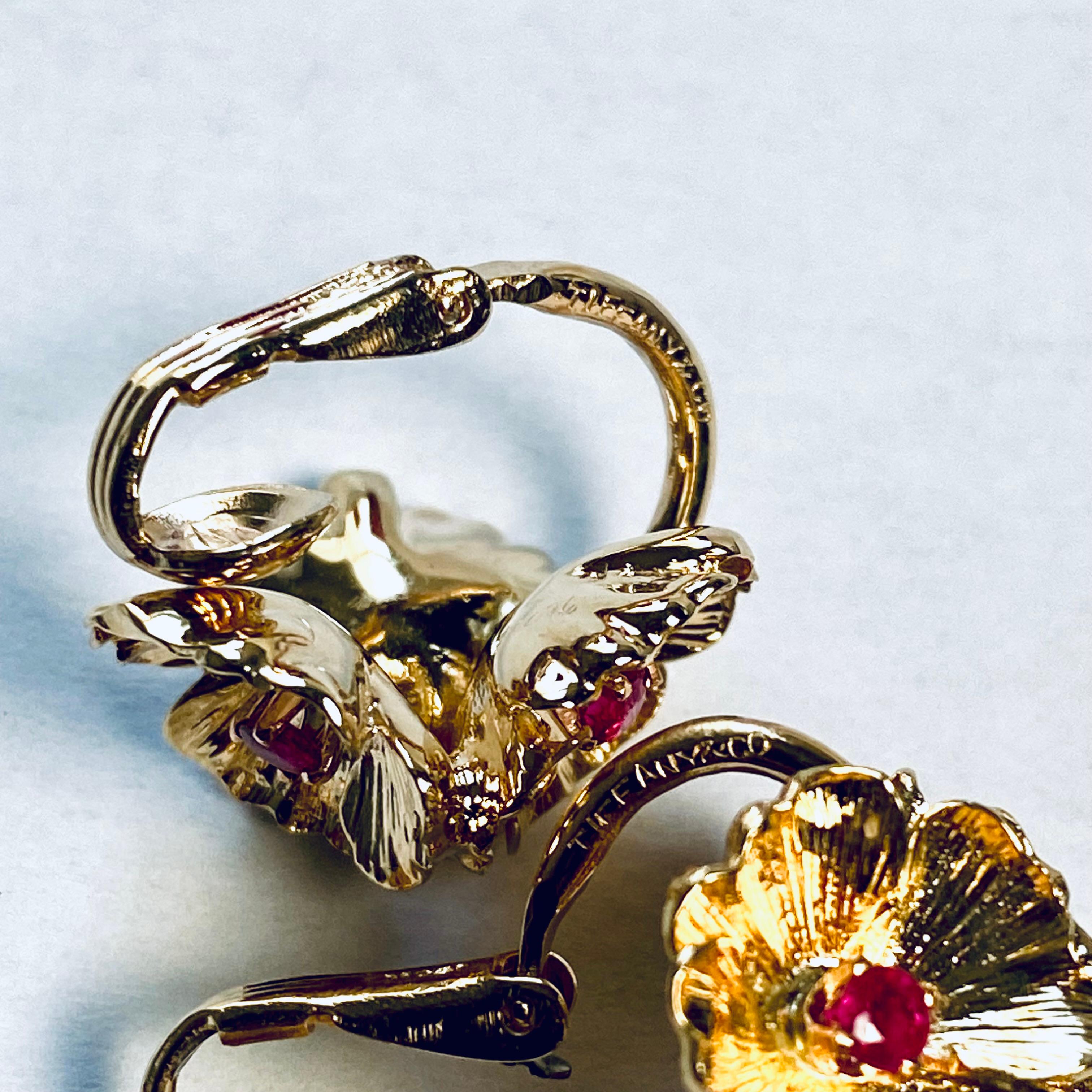 Tiffany Co Vintage Dogwood Blossoms Ruby Yellow Gold 0.80 Inch #1076 Earrings In Good Condition In New York, NY